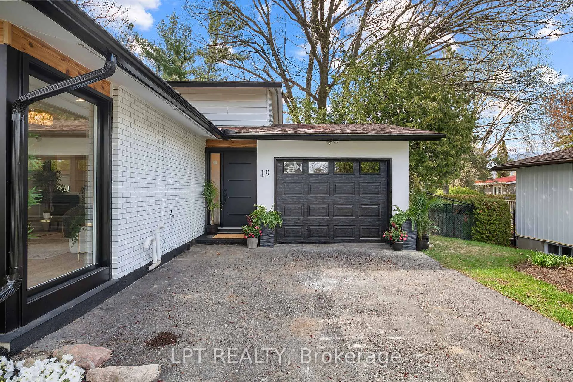 Photo 2 of 19 Moorcroft Road, Ottawa, Briargreen — HOMEH