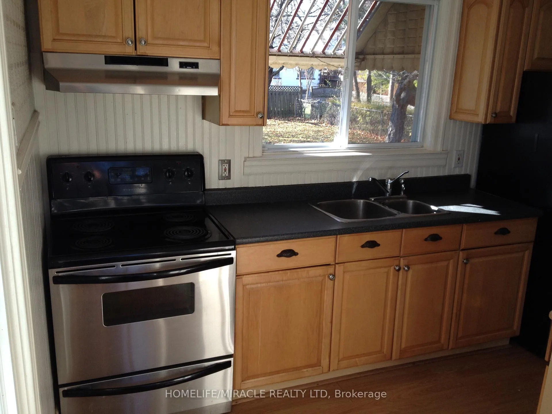Photo 5 of 40 Thirty Seventh Street, Etobicoke, Long Branch — HOMEH