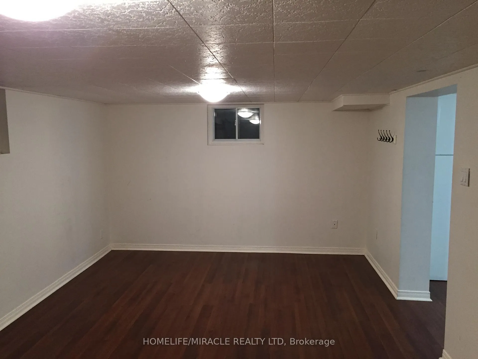 Photo 11 of 40 Thirty Seventh Street, Etobicoke, Long Branch — HOMEH