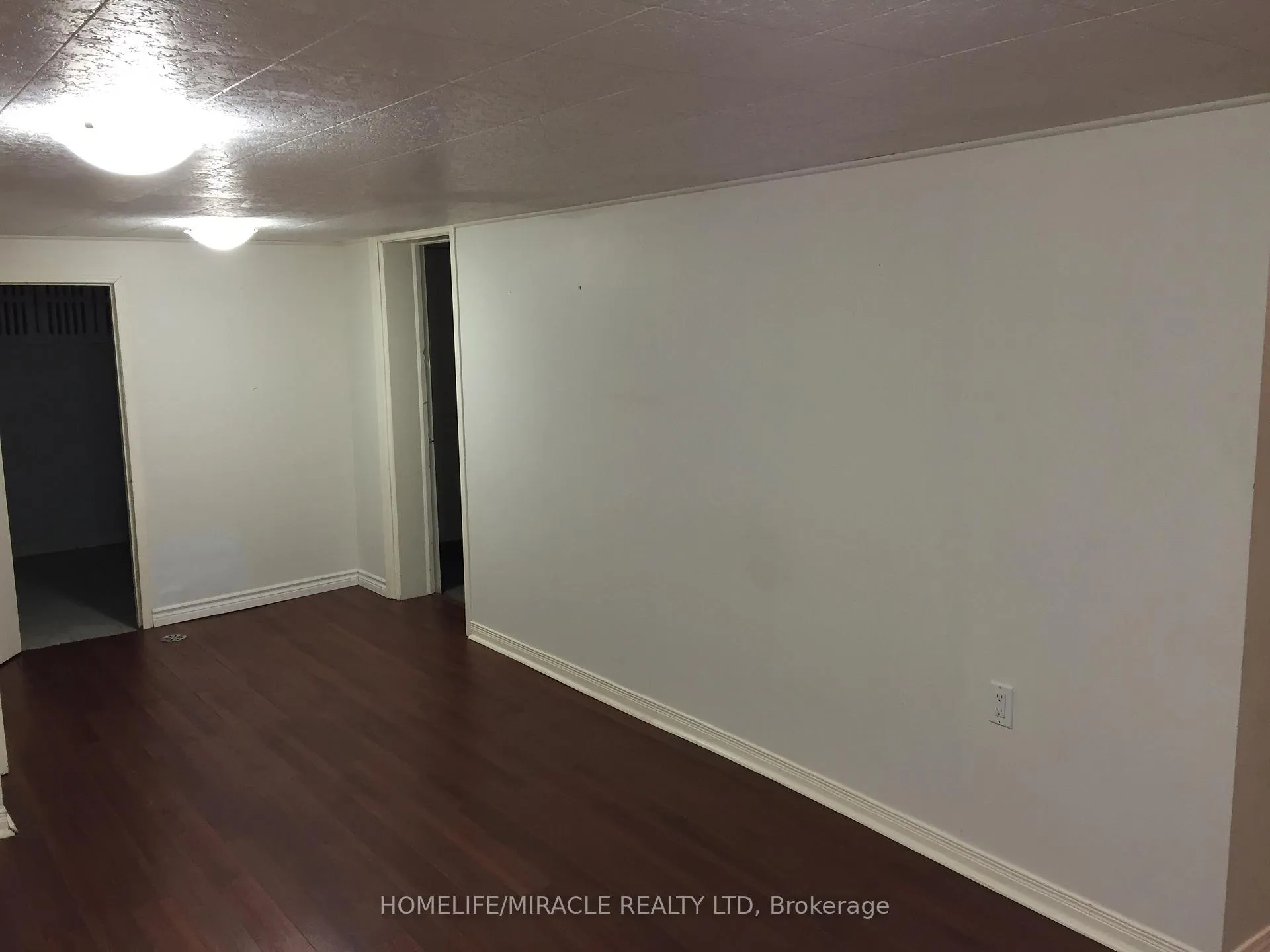 Photo 12 of 40 Thirty Seventh Street, Etobicoke, Long Branch — HOMEH