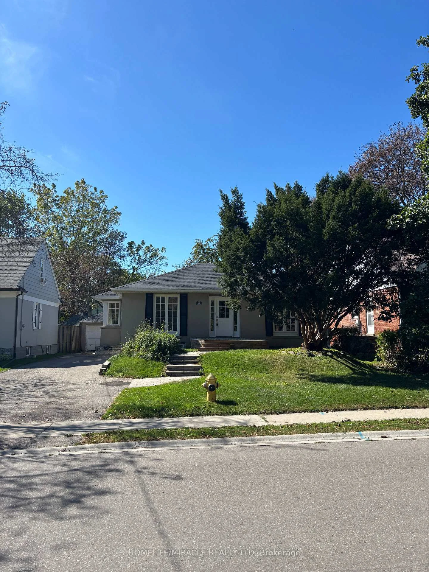 Photo 3 of 40 Thirty Seventh Street, Etobicoke, Long Branch — HOMEH