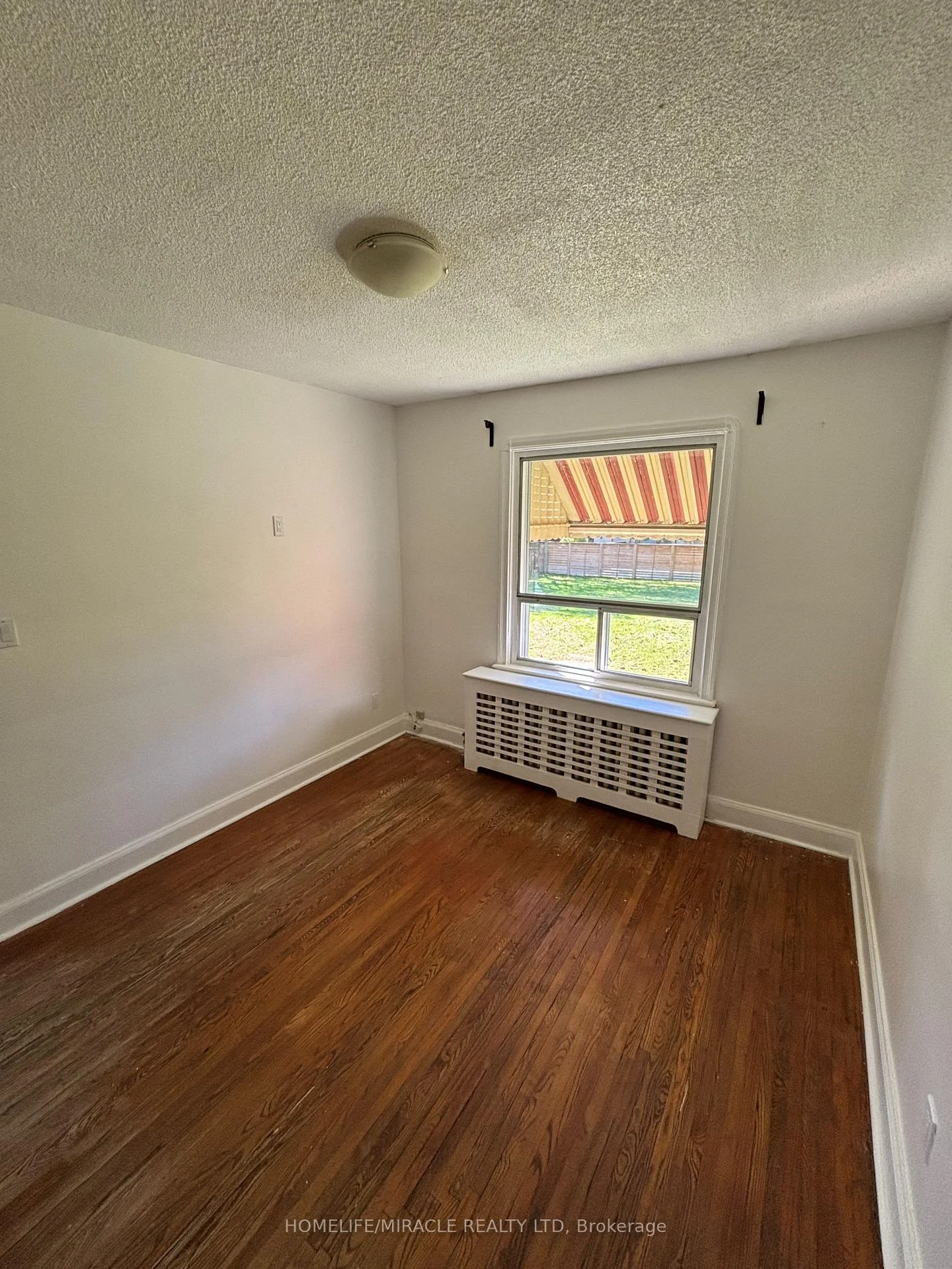 Photo 18 of 40 Thirty Seventh Street, Etobicoke, Long Branch — HOMEH