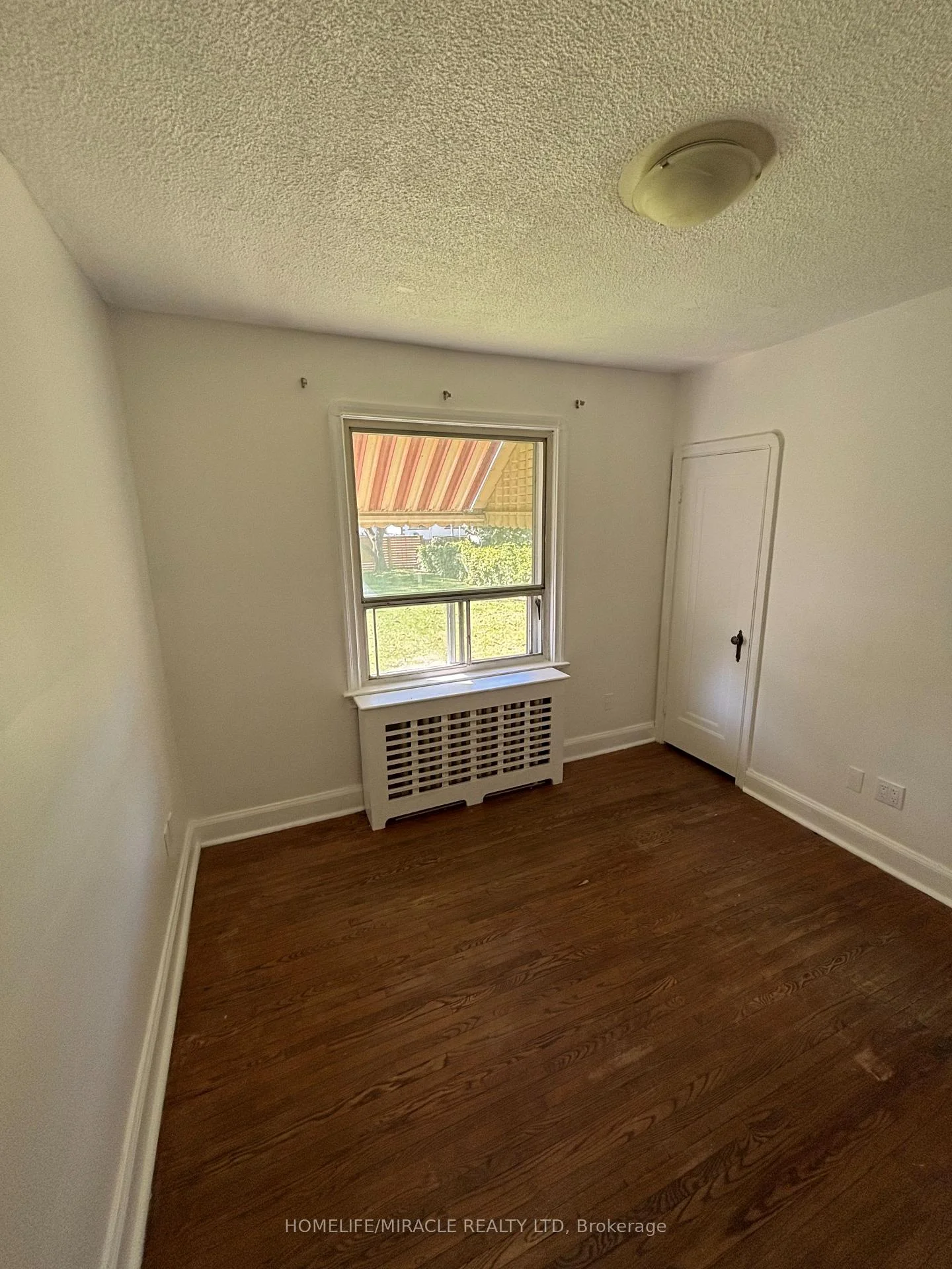 Photo 19 of 40 Thirty Seventh Street, Etobicoke, Long Branch — HOMEH