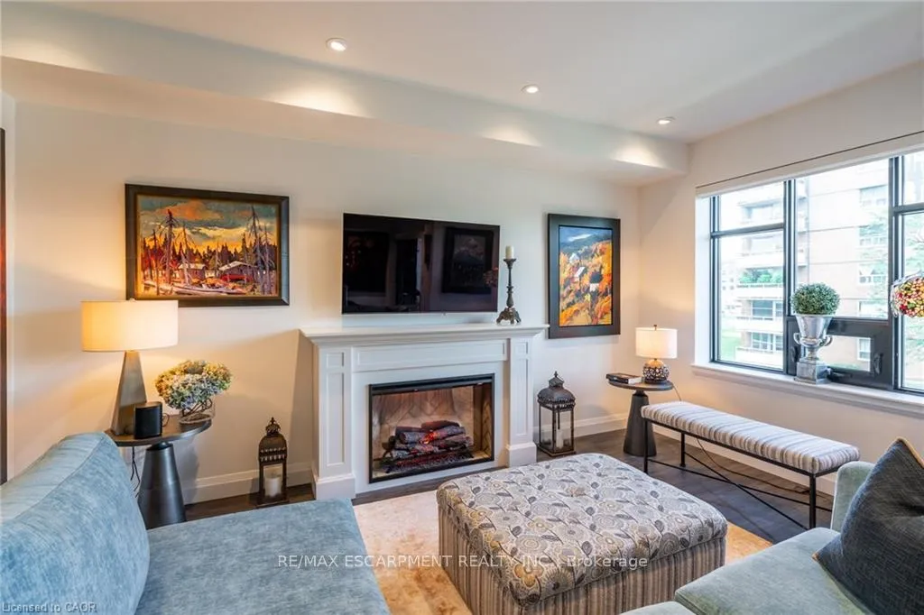 Photo 10 of Unit 213, 30 Hamilton Street S, Hamilton, Waterdown — HOMEH