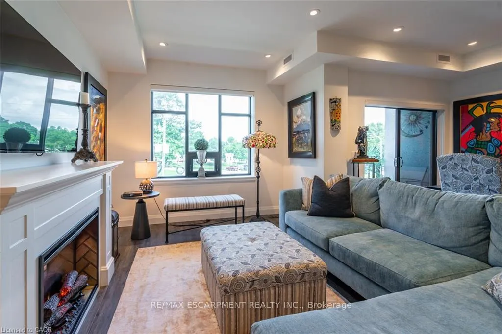 Photo 11 of Unit 213, 30 Hamilton Street S, Hamilton, Waterdown — HOMEH