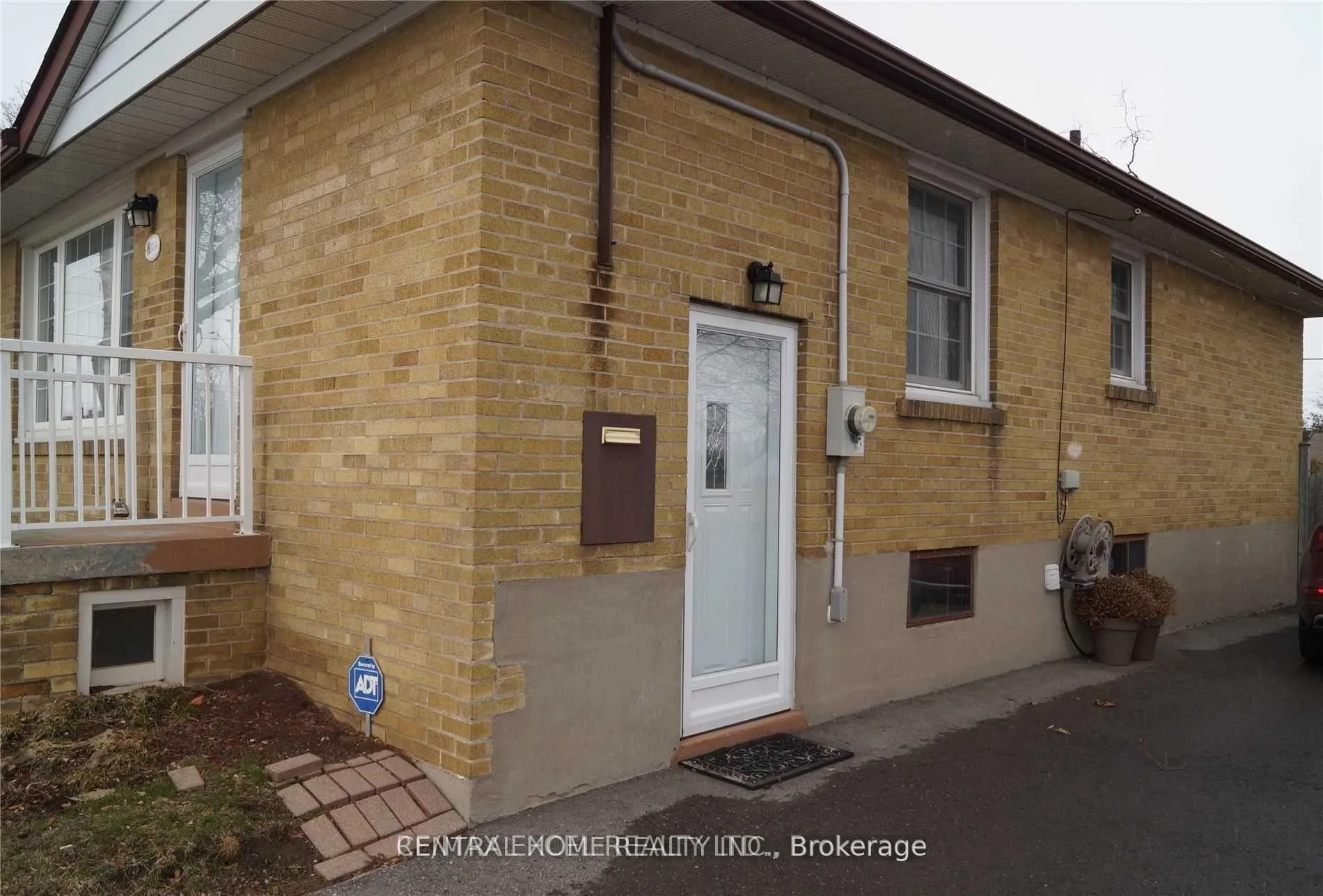 Photo 3 of 328 Jasper Avenue, Oshawa, Lakeview — HOMEH