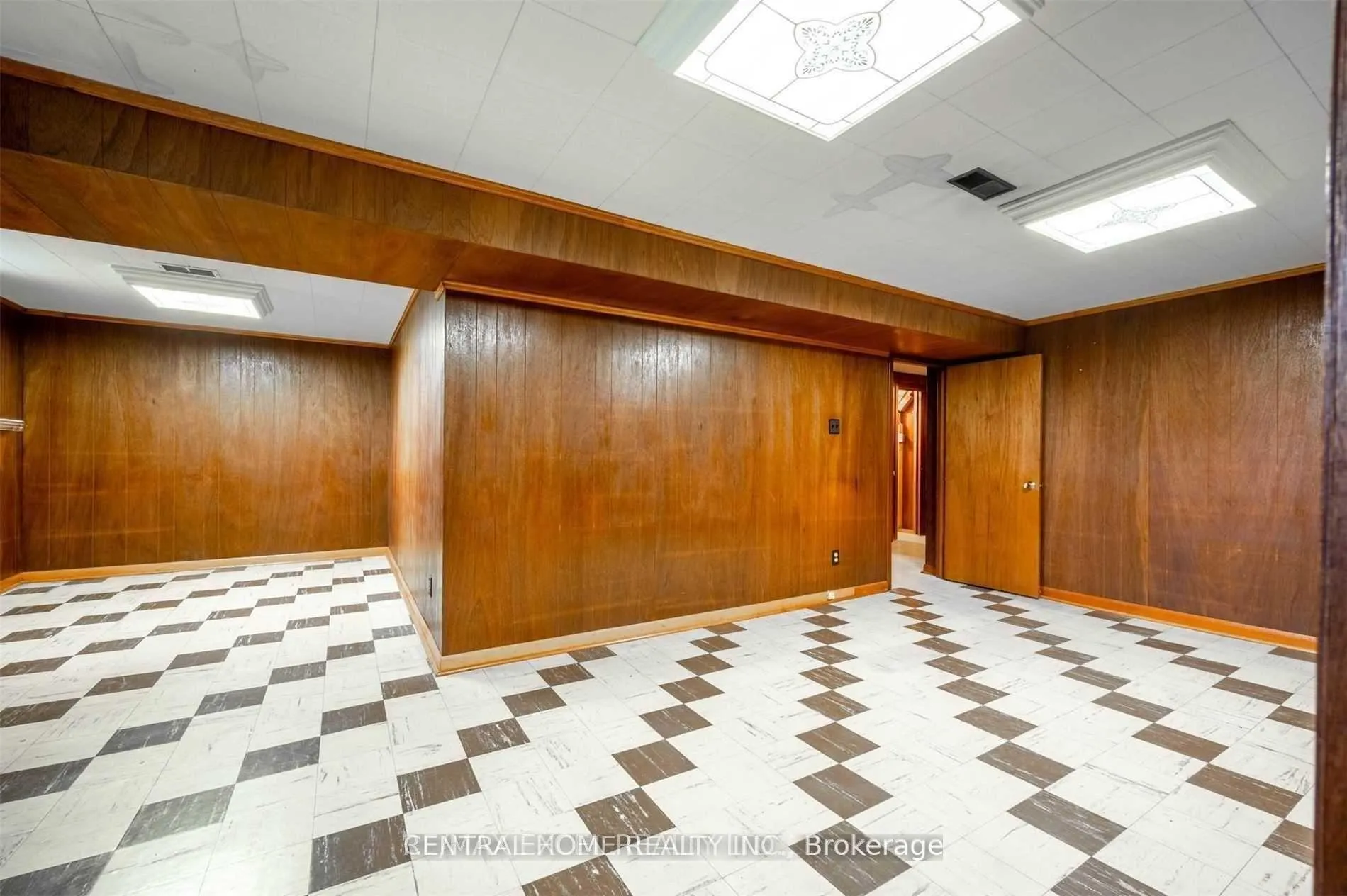 Photo 20 of 328 Jasper Avenue, Oshawa, Lakeview — HOMEH