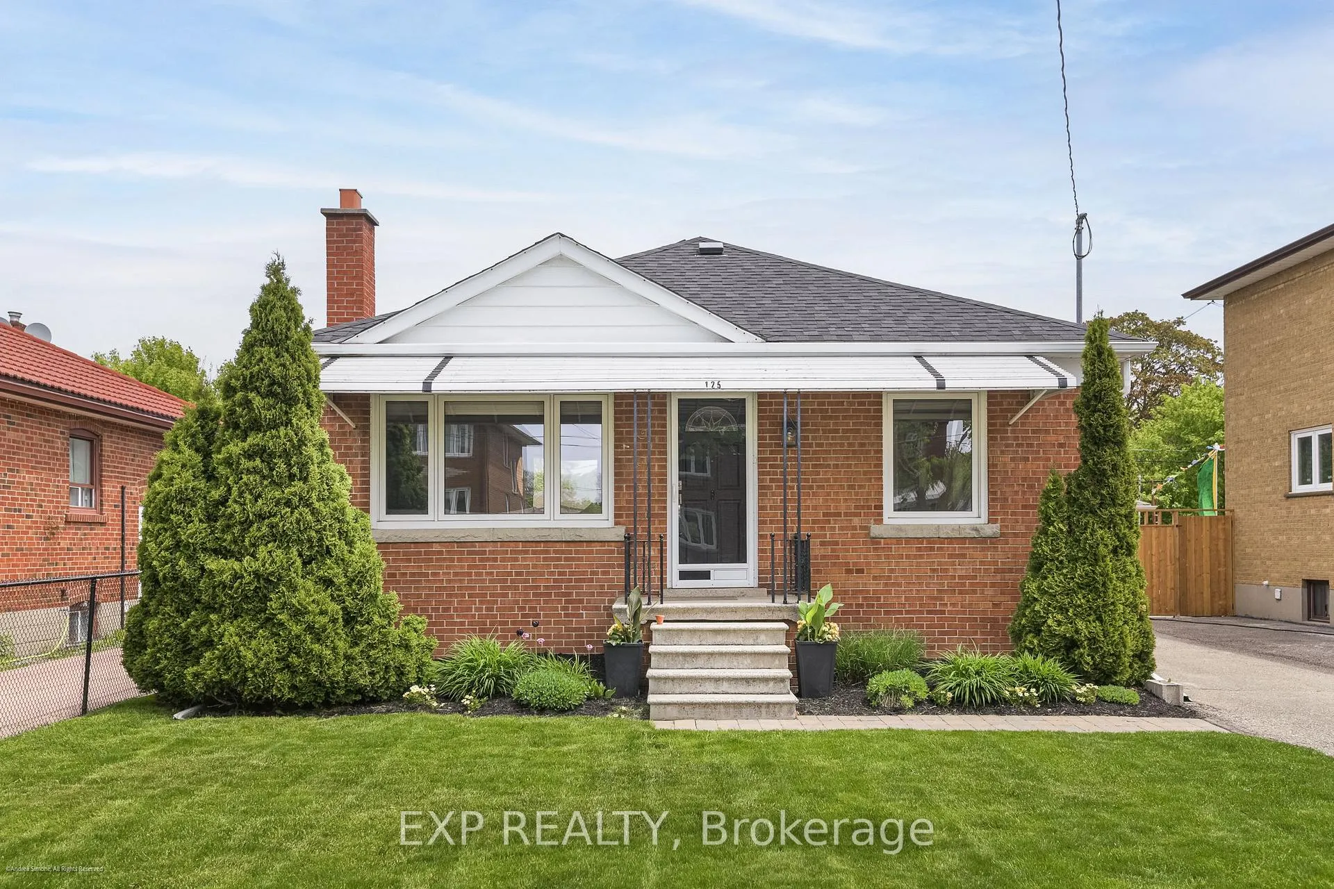 Photo 2 of 125 Treeview Drive, Etobicoke, Alderwood — HOMEH
