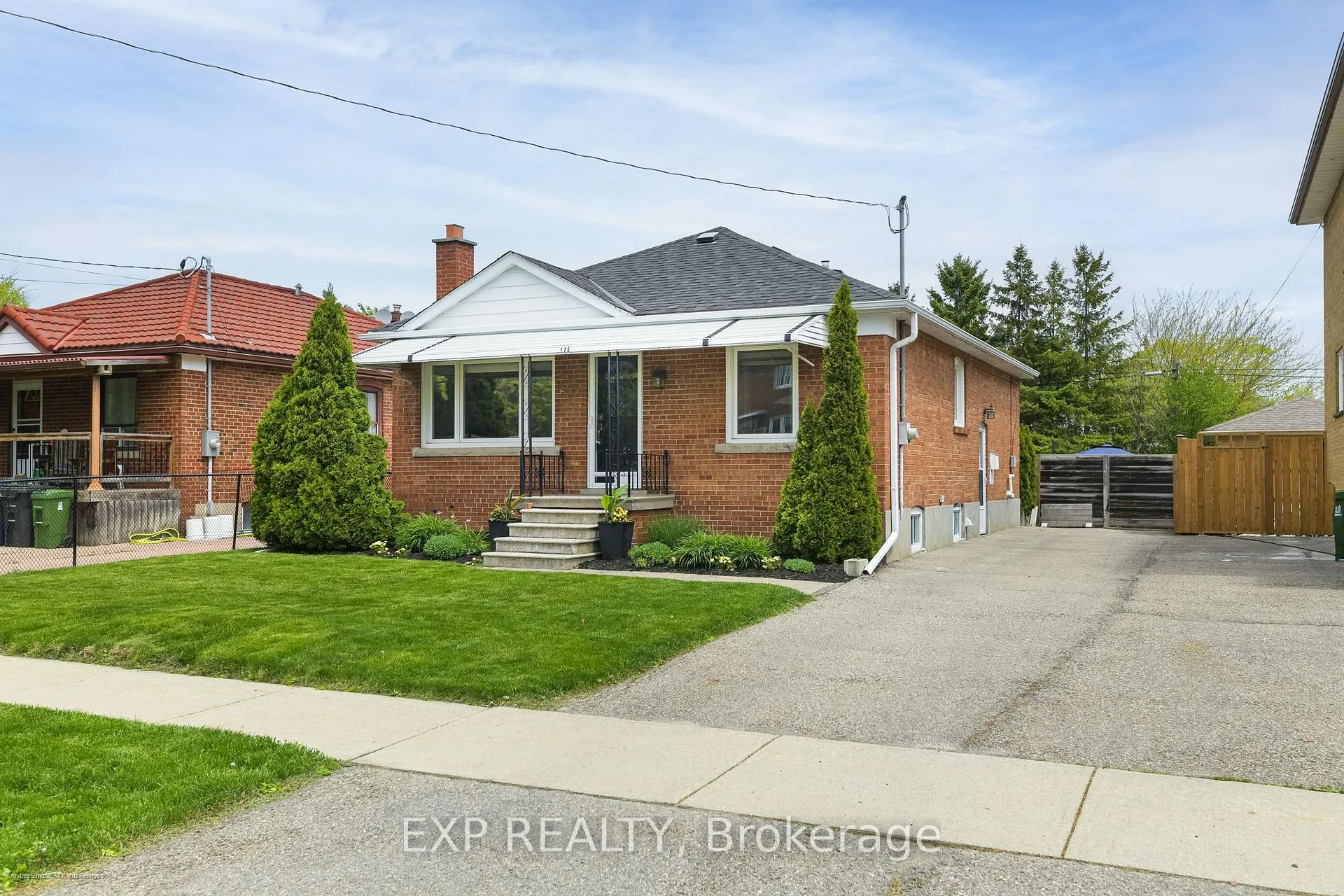 Photo 3 of 125 Treeview Drive, Etobicoke, Alderwood — HOMEH