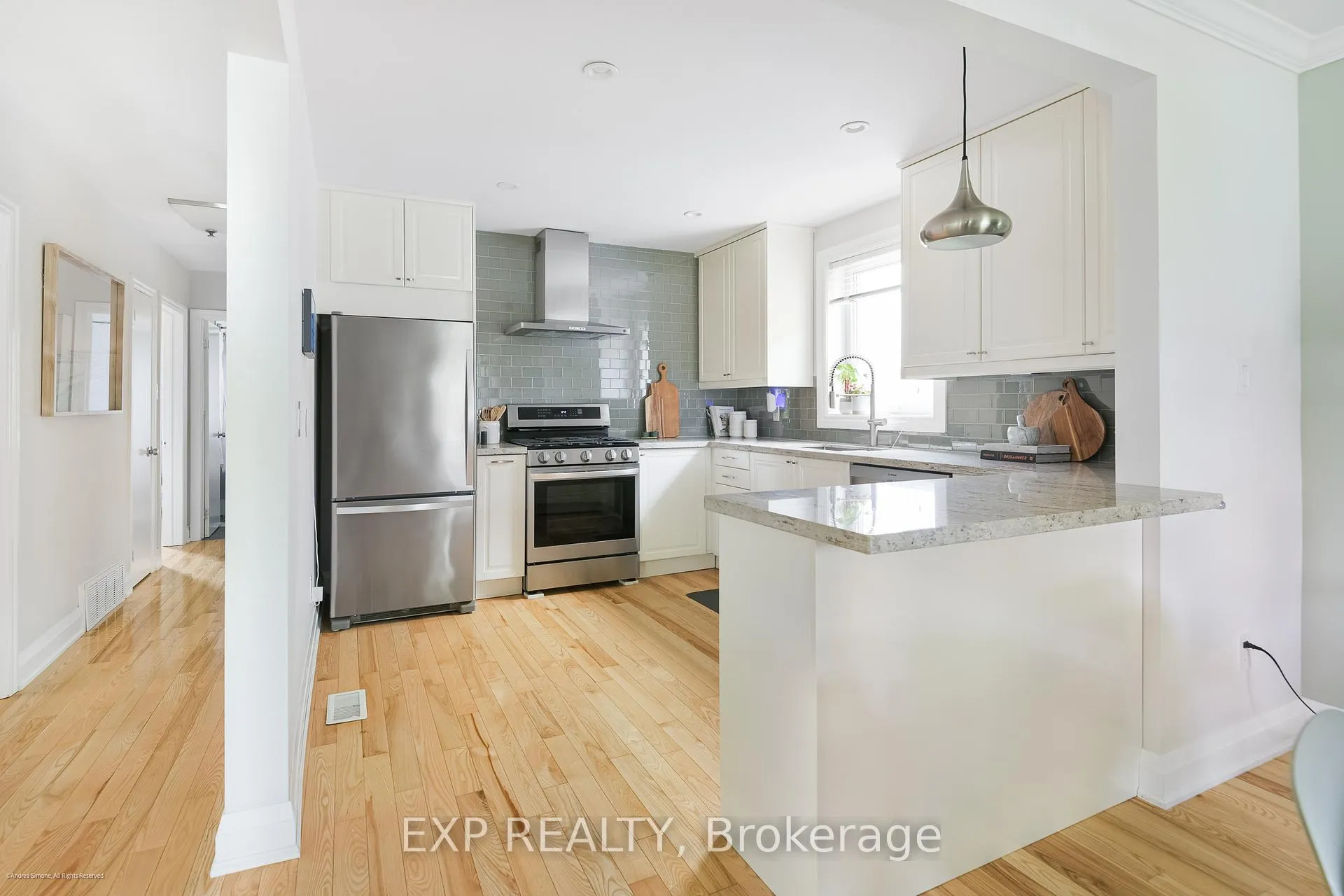 Photo 11 of 125 Treeview Drive, Etobicoke, Alderwood — HOMEH