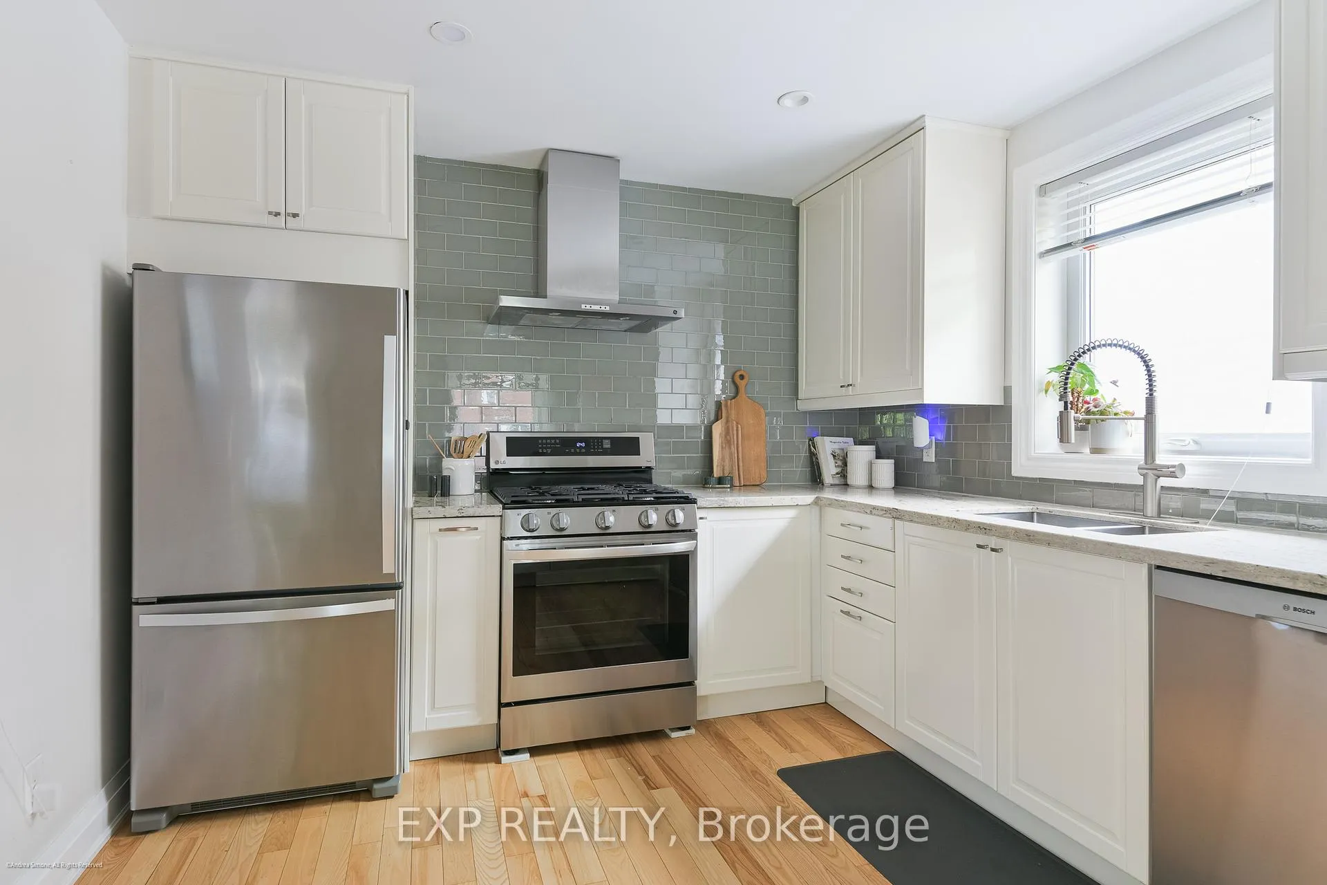 Photo 12 of 125 Treeview Drive, Etobicoke, Alderwood — HOMEH