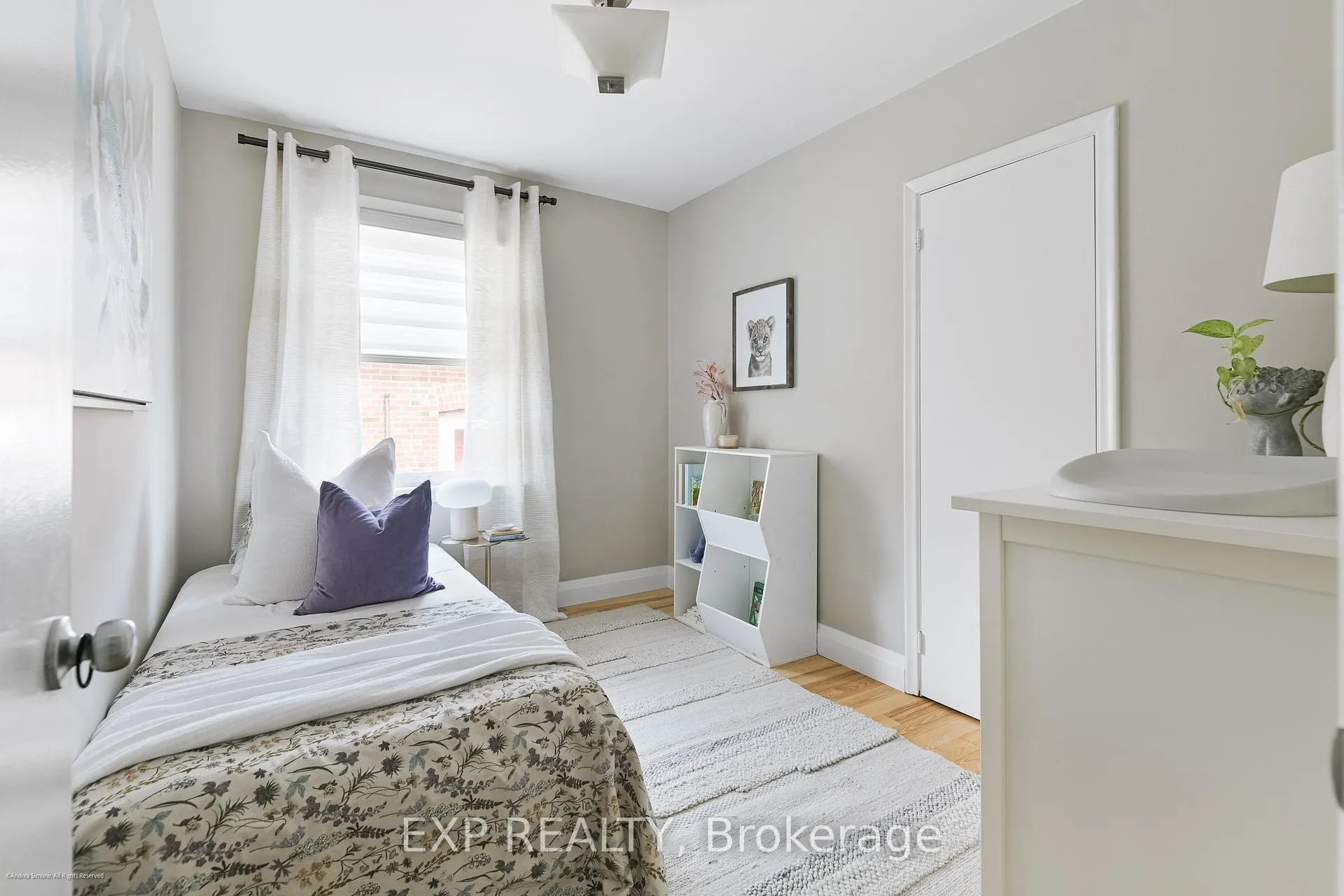 Photo 15 of 125 Treeview Drive, Etobicoke, Alderwood — HOMEH