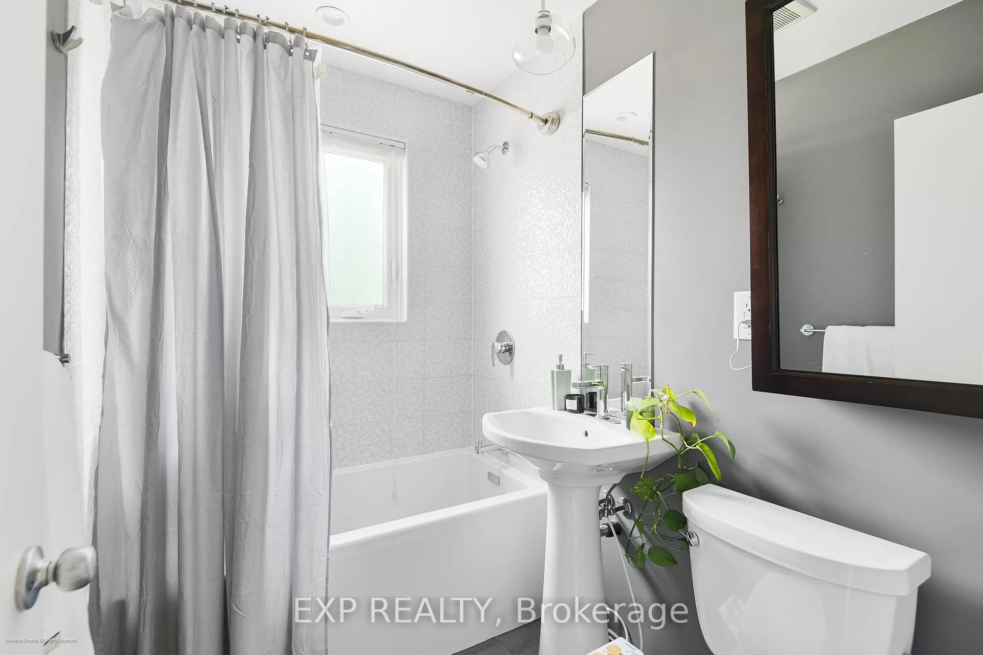 Photo 20 of 125 Treeview Drive, Etobicoke, Alderwood — HOMEH