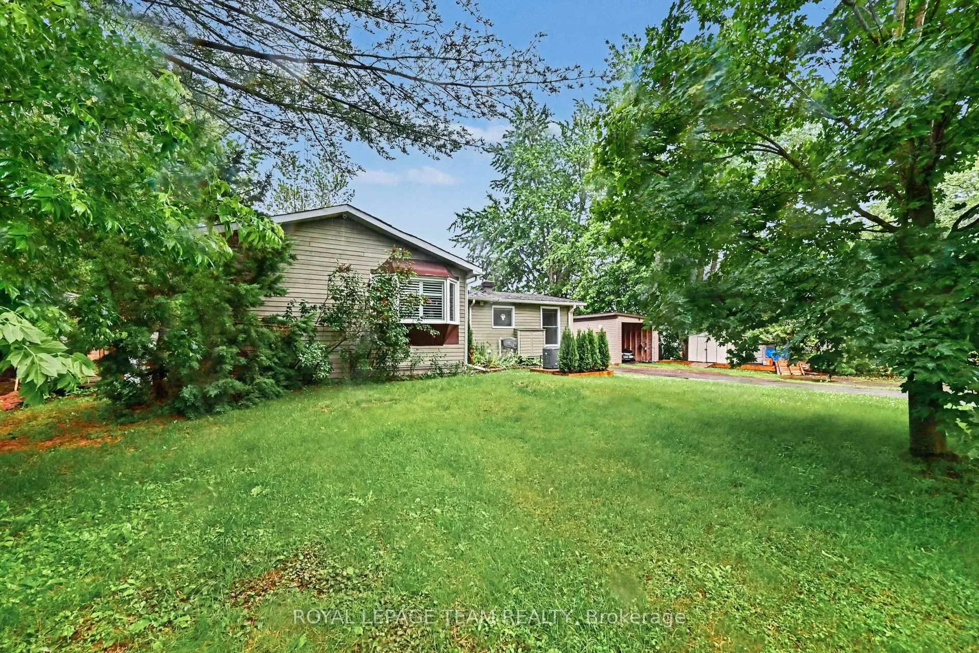 Front of 2466 Fairmile Road N