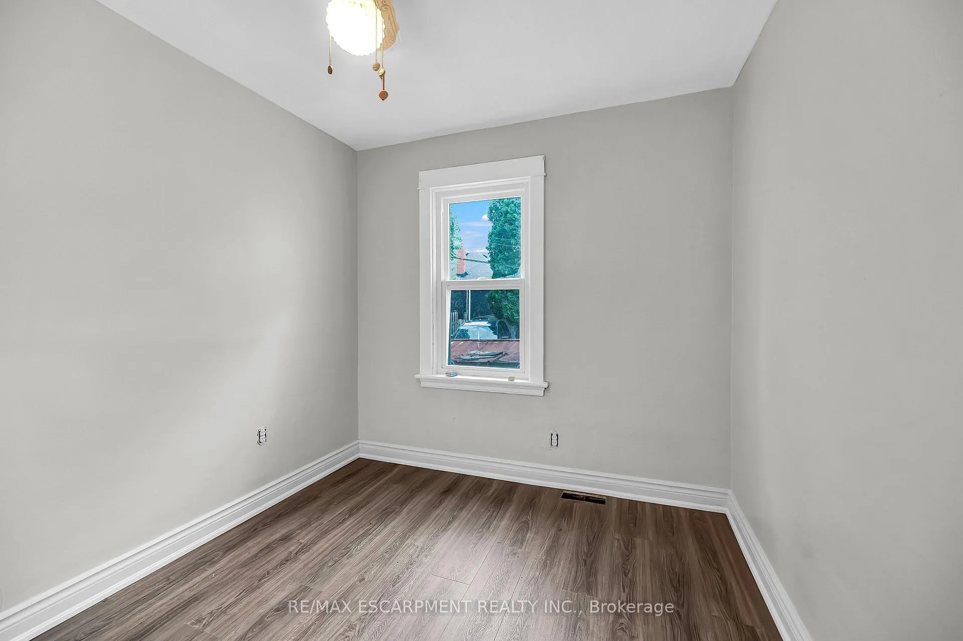 Photo 13 of 1256 Cannon Street E, Hamilton, Crown Point — HOMEH