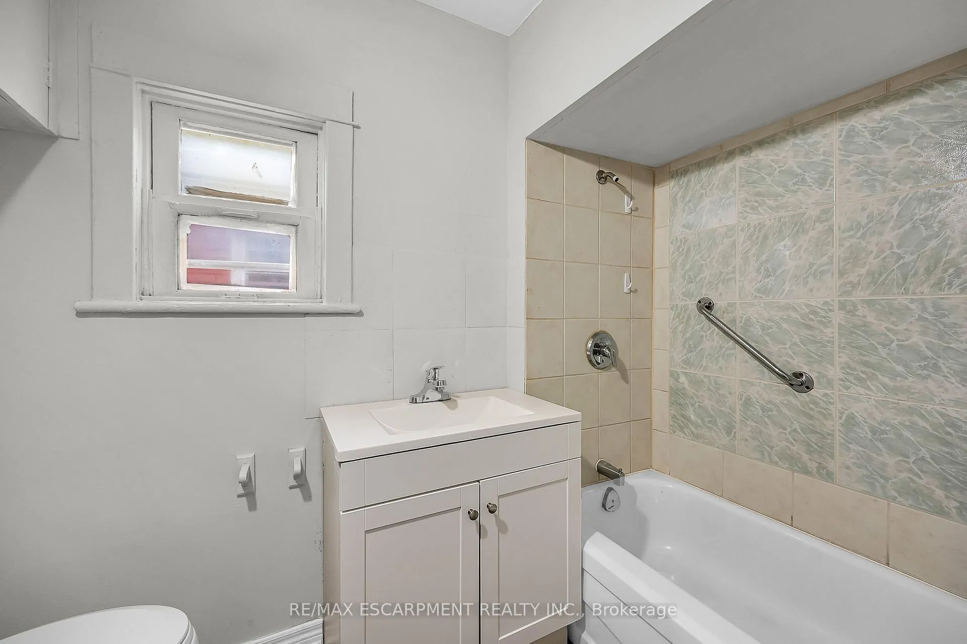 Photo 14 of 1256 Cannon Street E, Hamilton, Crown Point — HOMEH