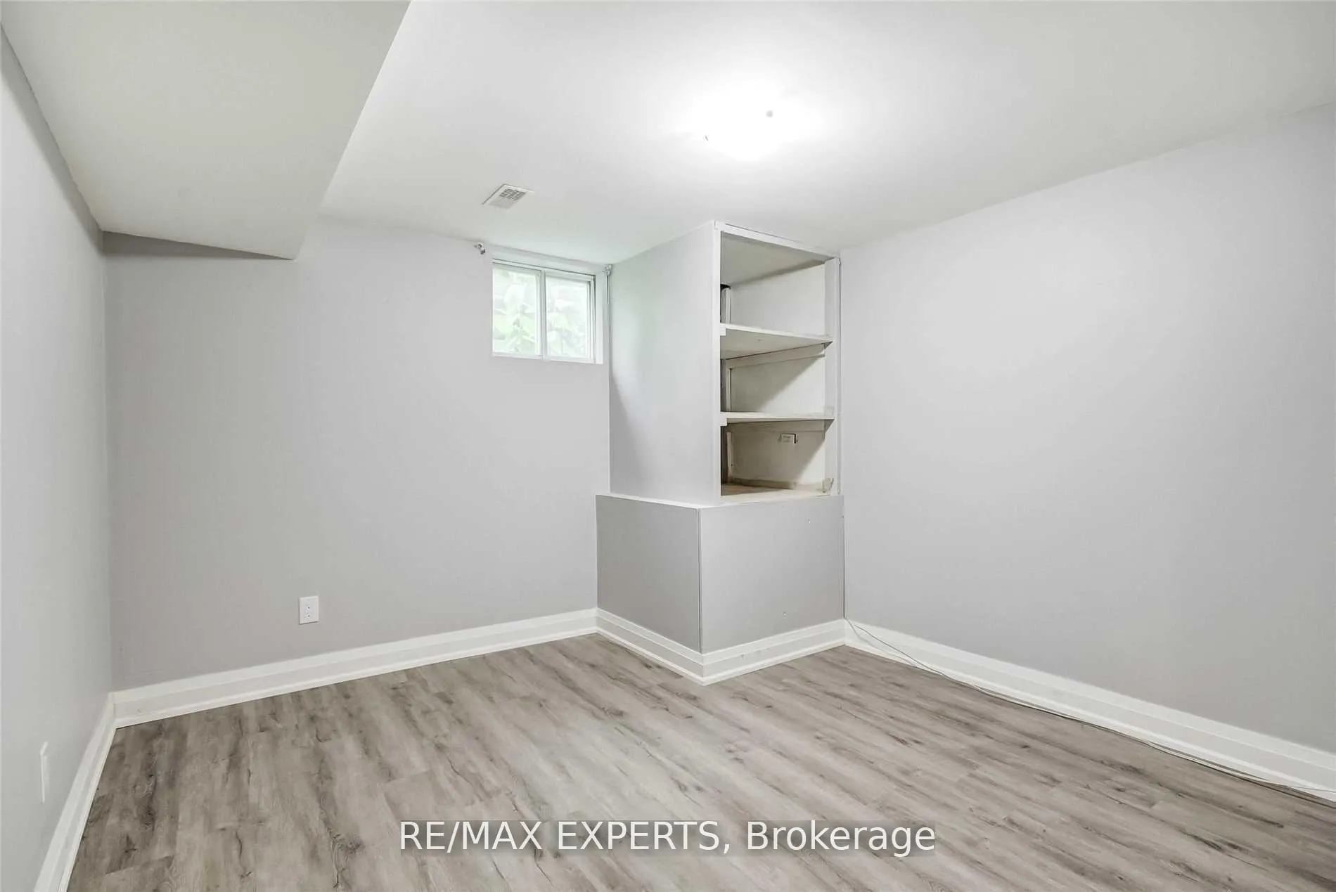 Photo 6 of Unit Lower, 39 The Boulevard, New Tecumseth, Tottenham — HOMEH
