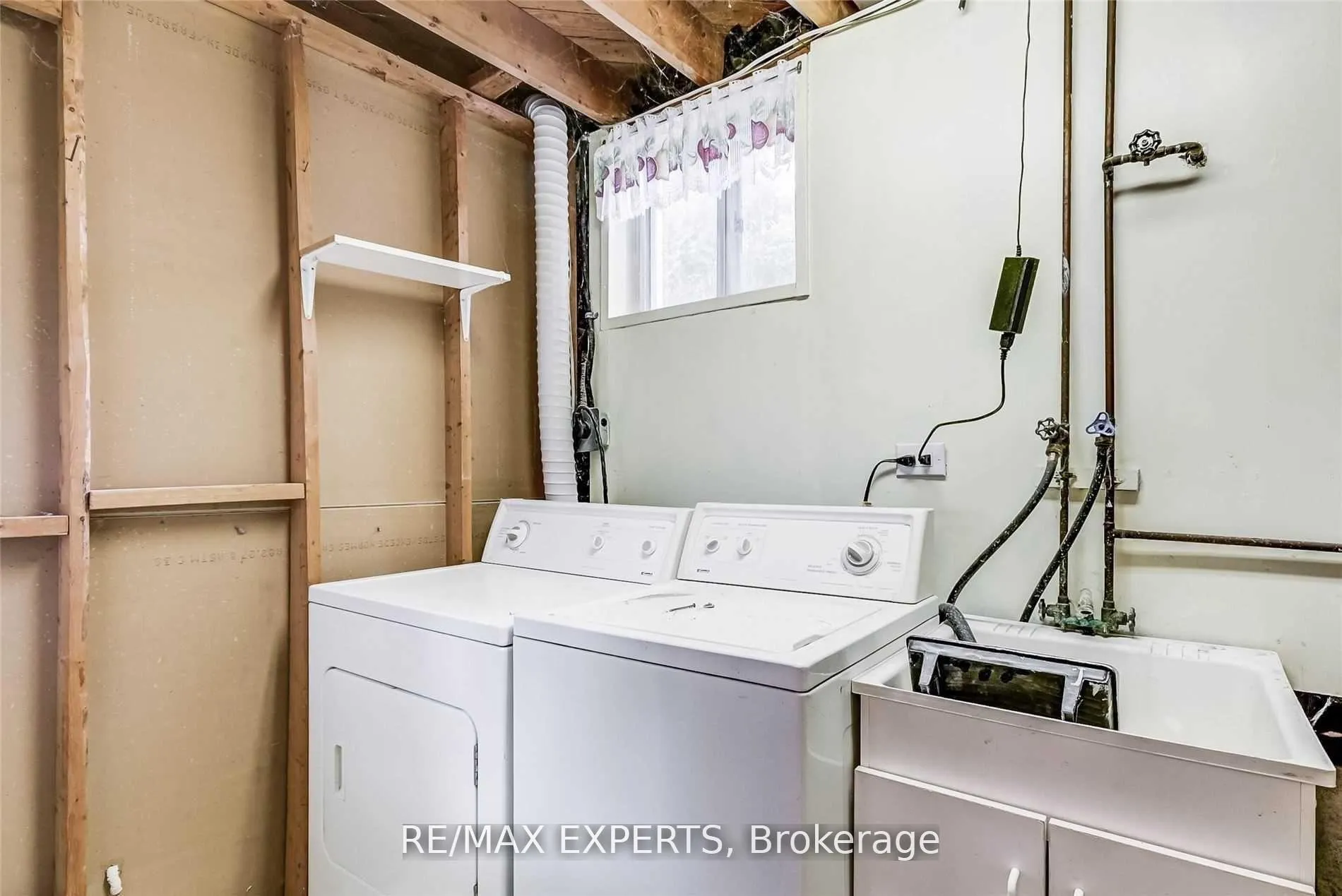 Photo 7 of Unit Lower, 39 The Boulevard, New Tecumseth, Tottenham — HOMEH