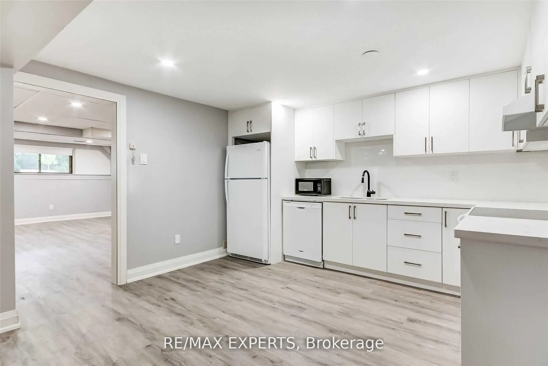 Photo 11 of Unit Lower, 39 The Boulevard, New Tecumseth, Tottenham — HOMEH