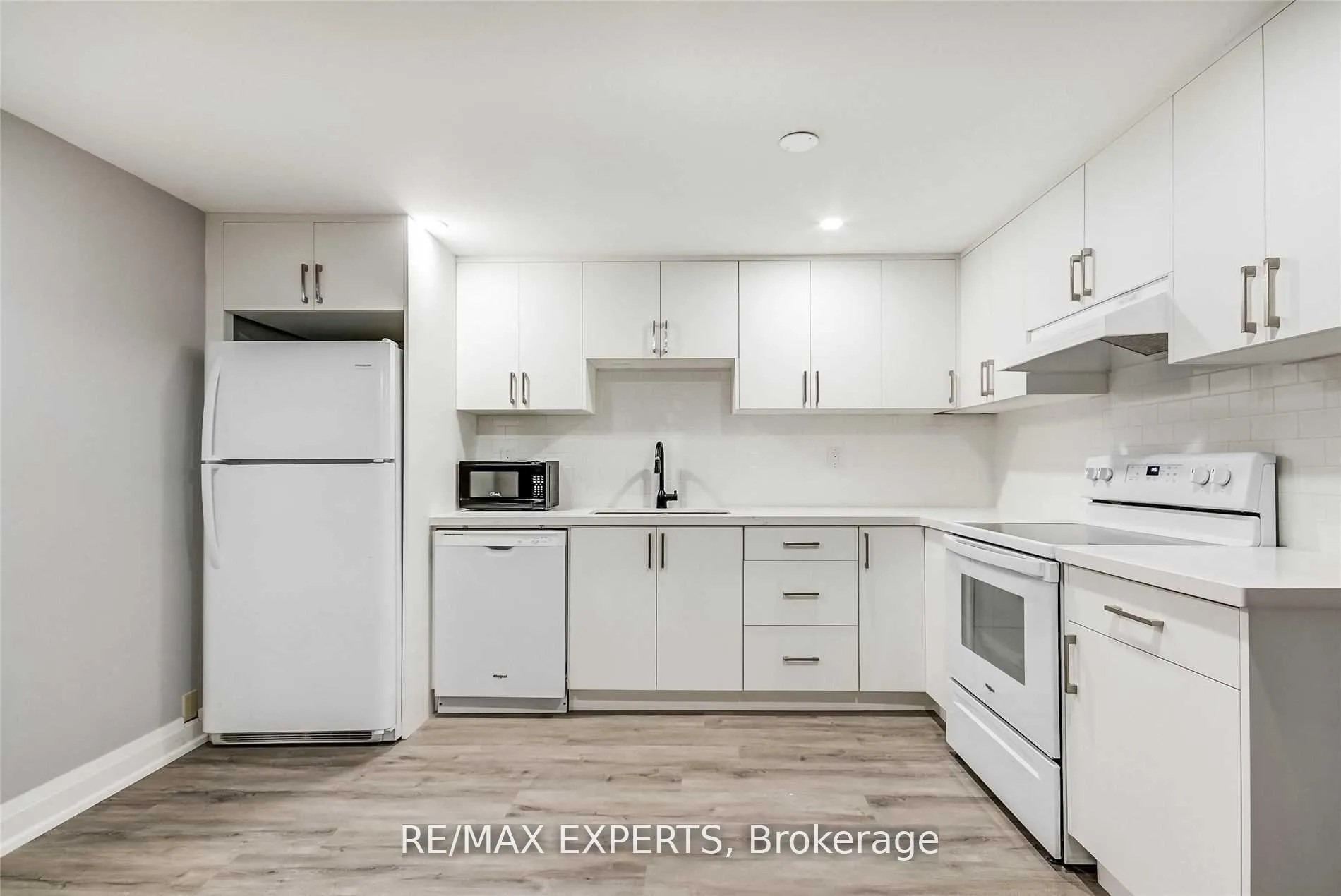Photo 12 of Unit Lower, 39 The Boulevard, New Tecumseth, Tottenham — HOMEH