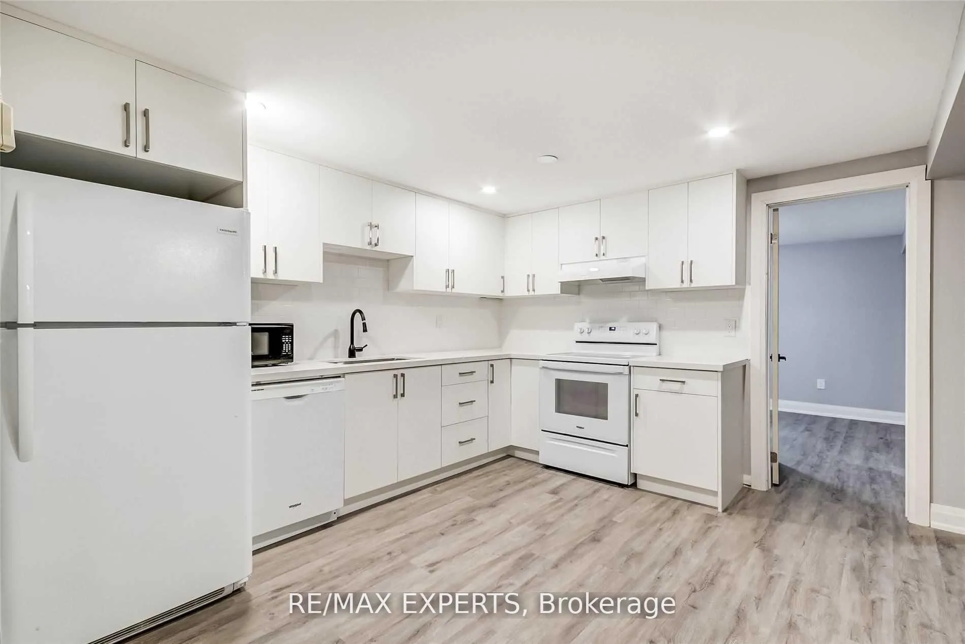Photo 13 of Unit Lower, 39 The Boulevard, New Tecumseth, Tottenham — HOMEH