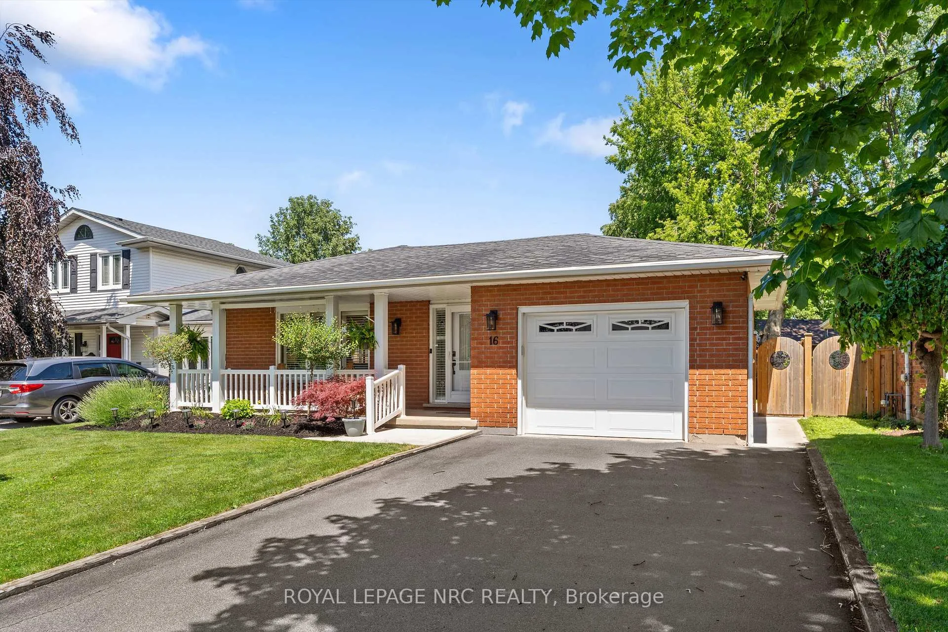 Photo 2 of 16 Bolger Drive, St. Catharines, Lakeport — HOMEH