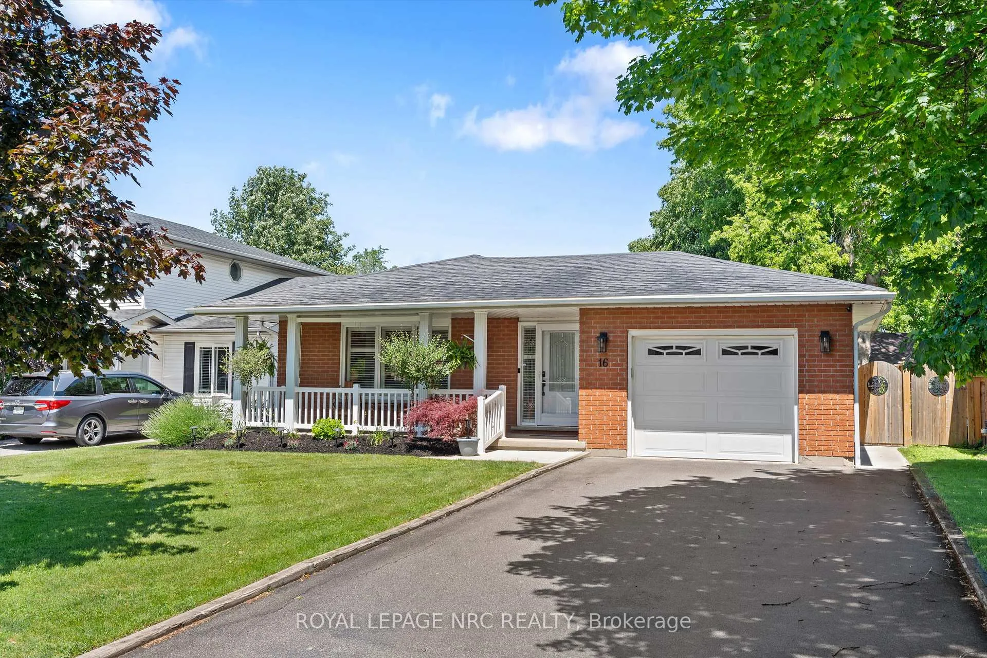 Photo 3 of 16 Bolger Drive, St. Catharines, Lakeport — HOMEH