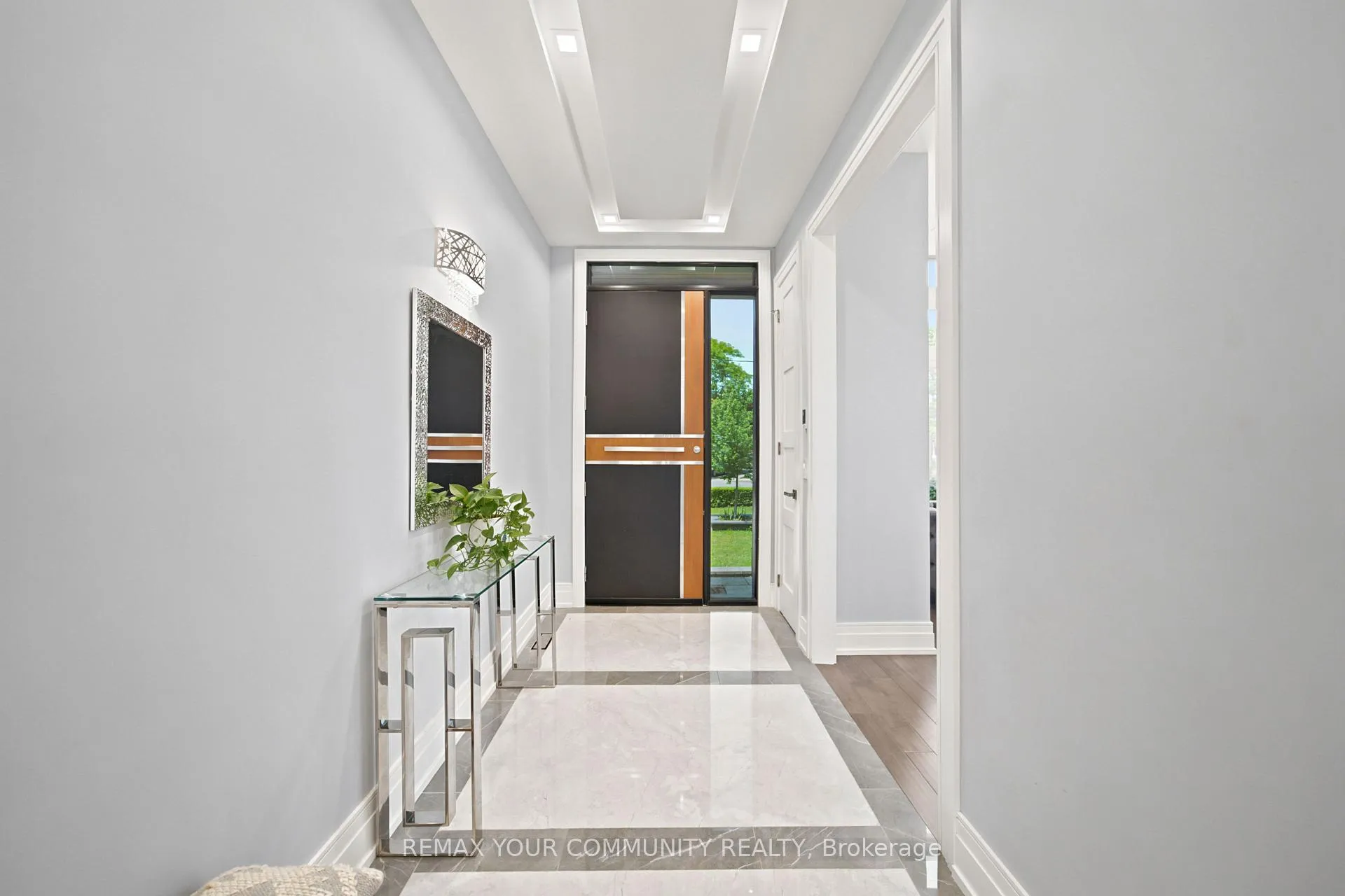 Photo 4 of 59 Cynthia Road, Toronto, Rockcliffe-Smythe — HOMEH
