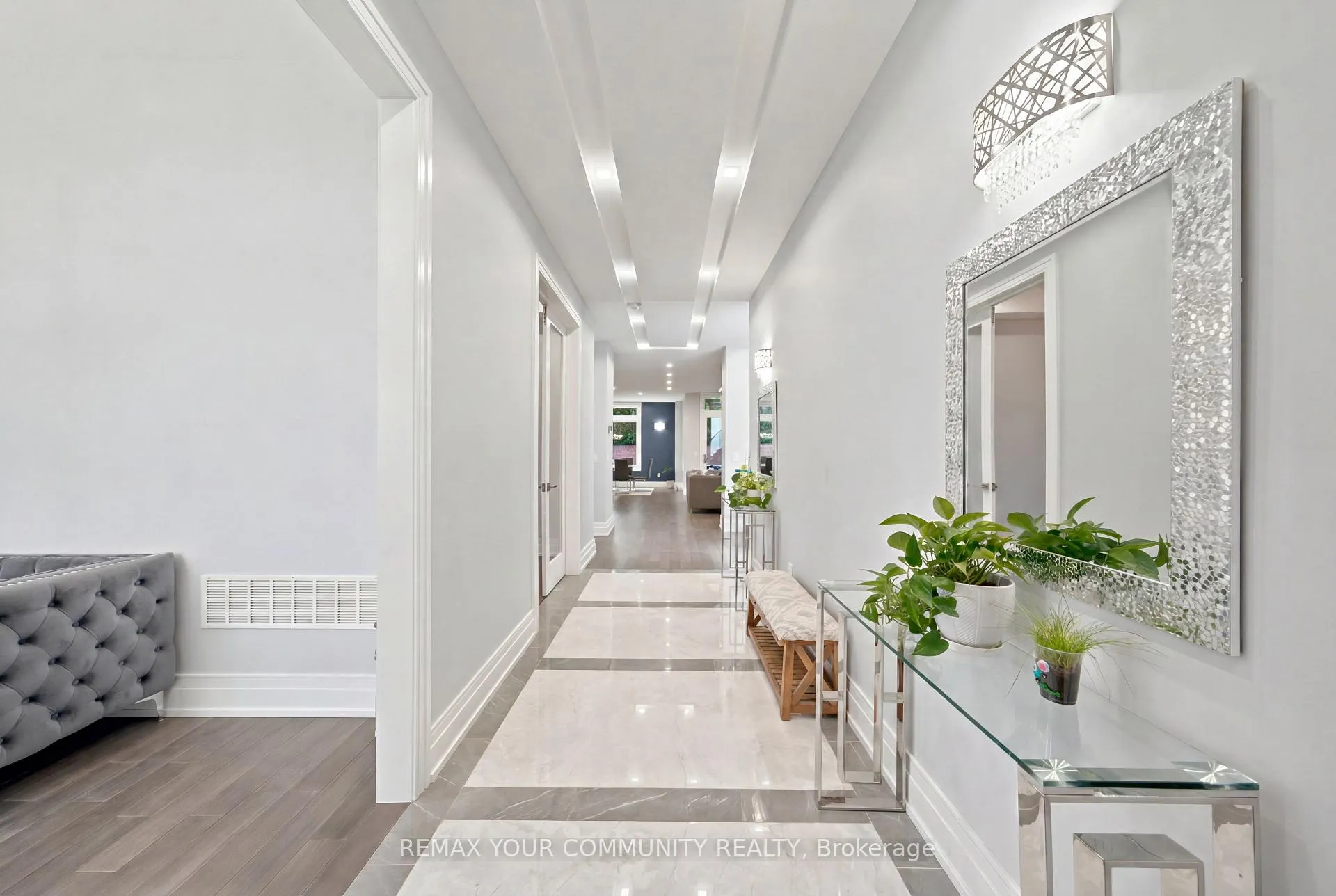 Photo 5 of 59 Cynthia Road, Toronto, Rockcliffe-Smythe — HOMEH