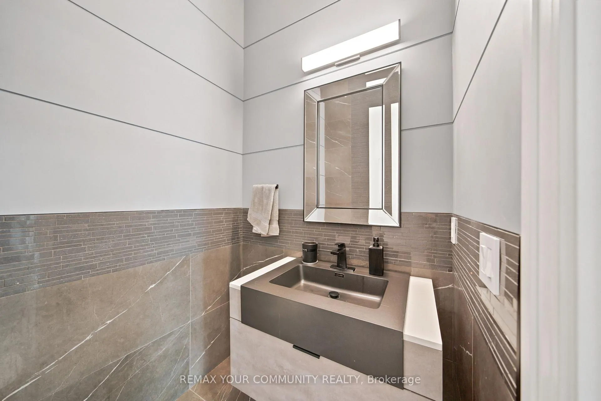 Photo 20 of 59 Cynthia Road, Toronto, Rockcliffe-Smythe — HOMEH