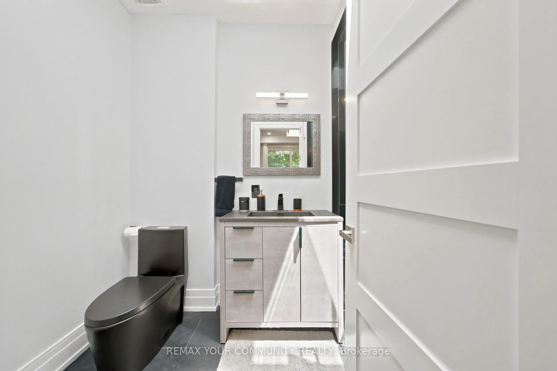 Photo 31 of 59 Cynthia Road, Toronto, Rockcliffe-Smythe — HOMEH