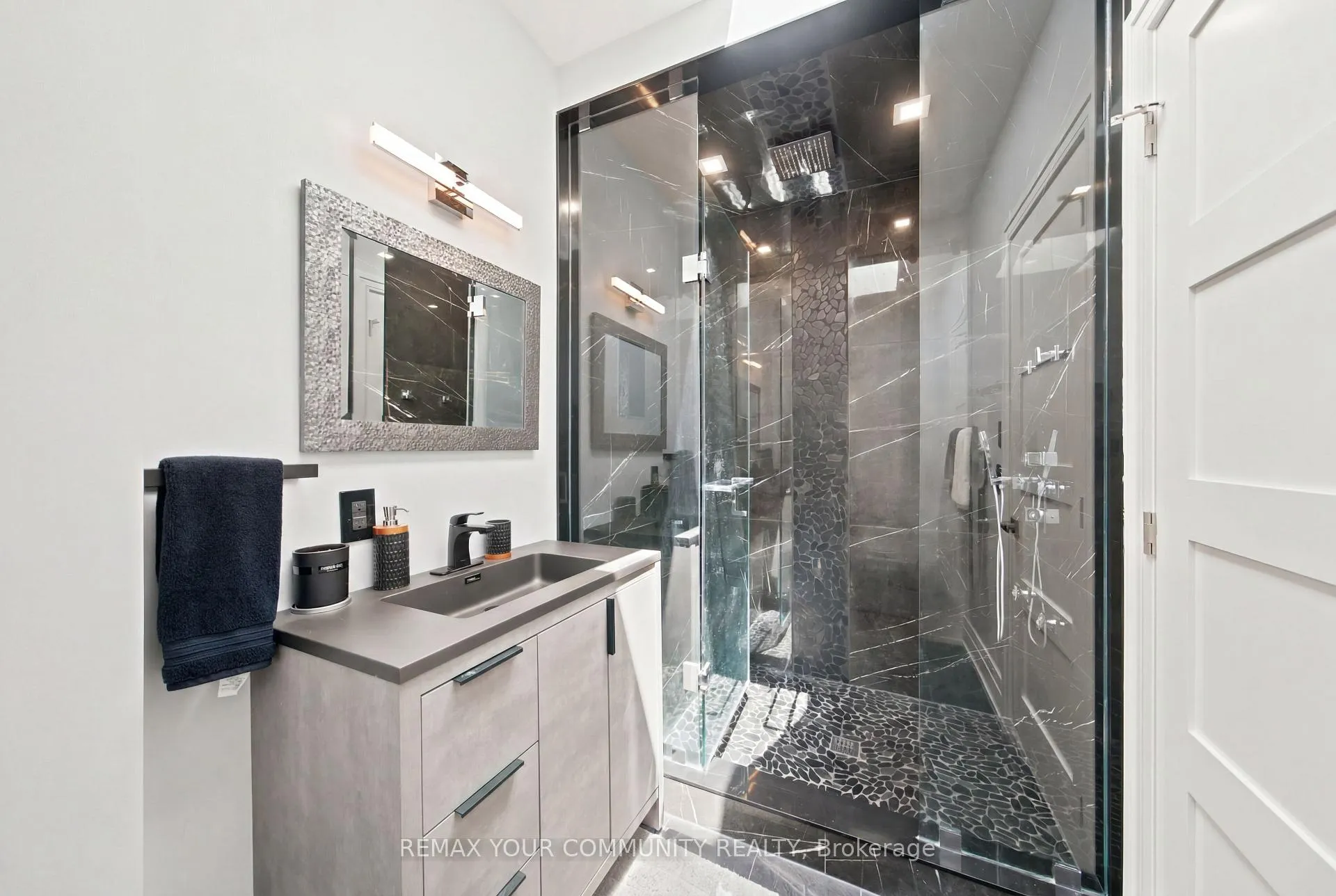 Photo 32 of 59 Cynthia Road, Toronto, Rockcliffe-Smythe — HOMEH