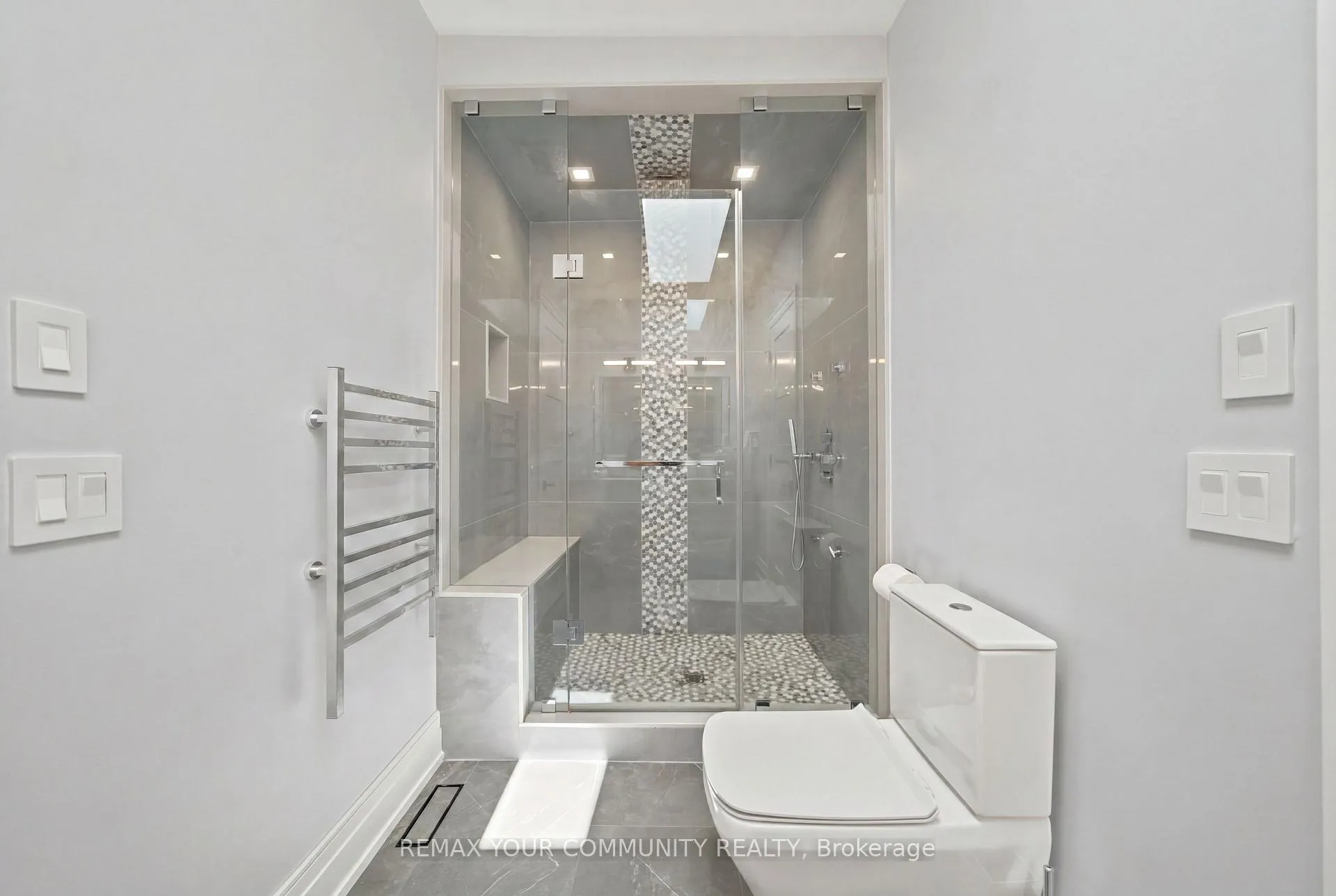 Photo 36 of 59 Cynthia Road, Toronto, Rockcliffe-Smythe — HOMEH