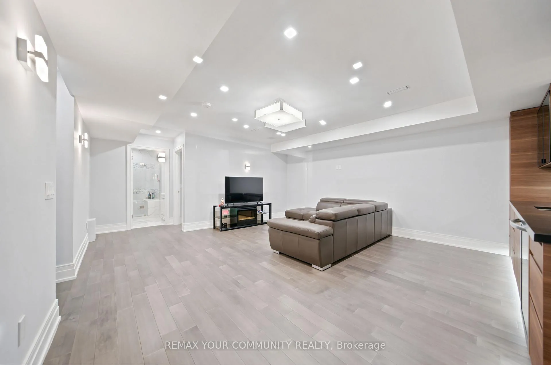 Photo 39 of 59 Cynthia Road, Toronto, Rockcliffe-Smythe — HOMEH