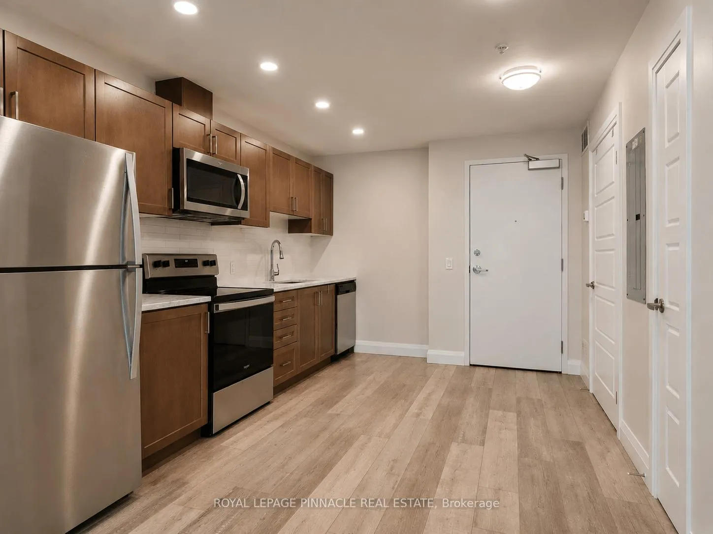 Photo 3 of Unit 101, 5 Wake Robin Drive, Kitchener, Larentian West — HOMEH