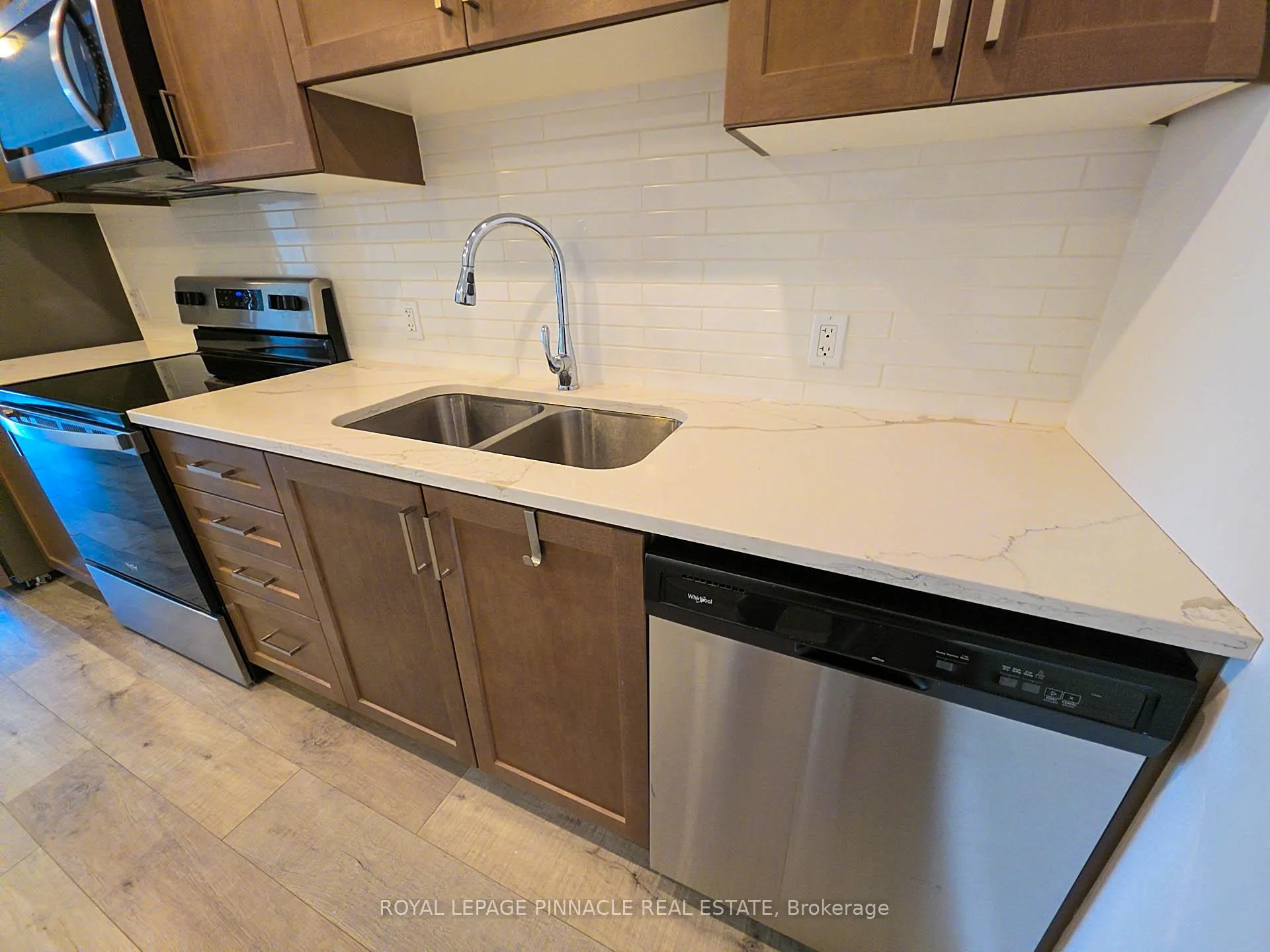 Photo 4 of Unit 101, 5 Wake Robin Drive, Kitchener, Larentian West — HOMEH