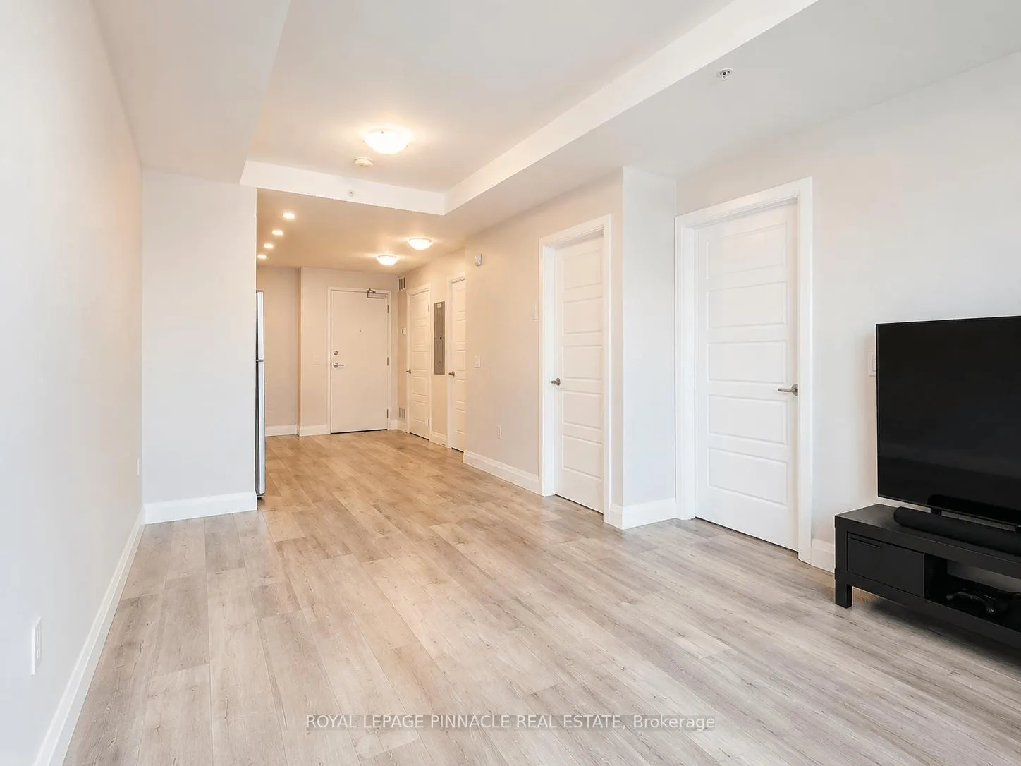 Photo 8 of Unit 101, 5 Wake Robin Drive, Kitchener, Larentian West — HOMEH
