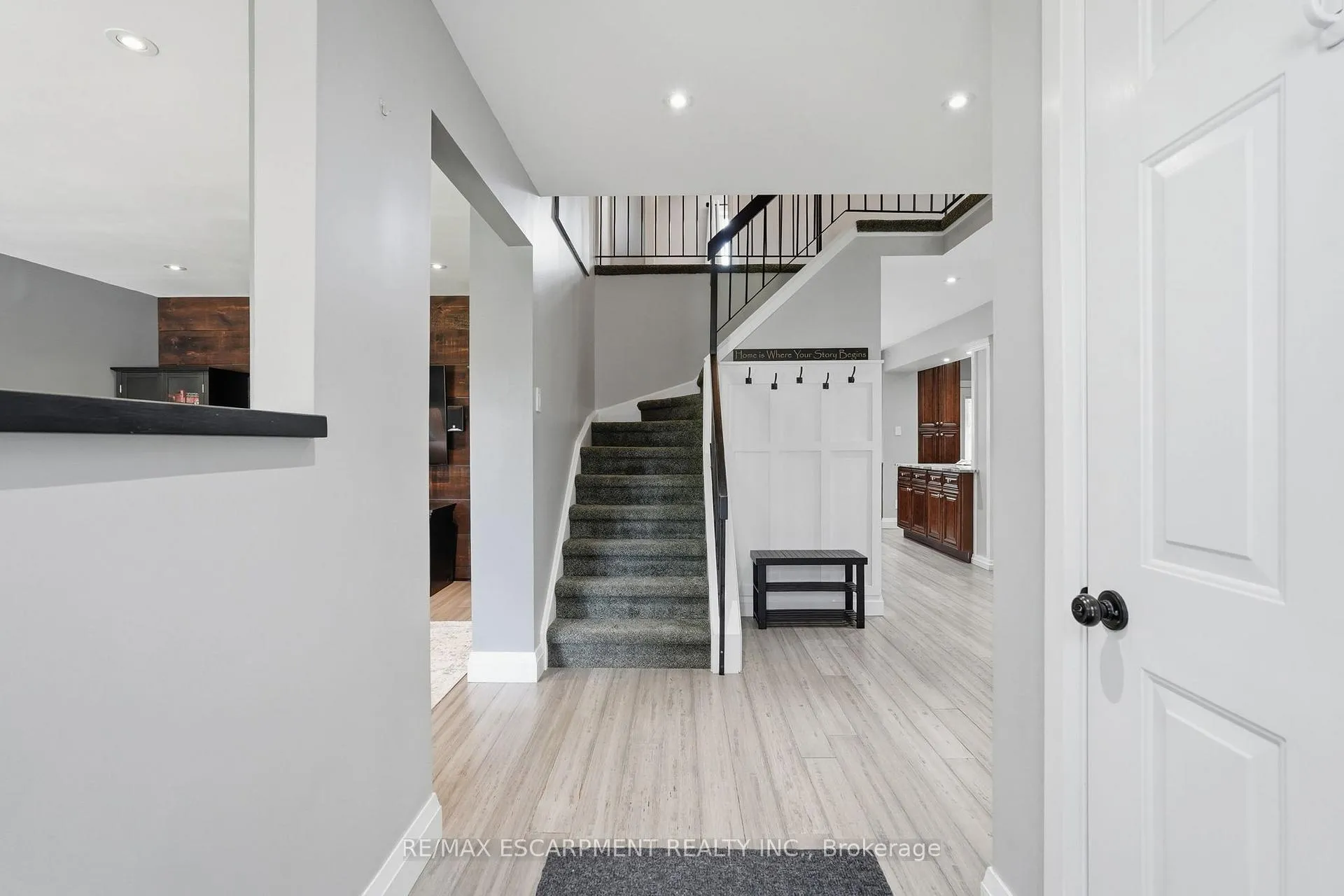Photo 5 of 53 Glaceport Avenue, Hamilton, Waterdown — HOMEH