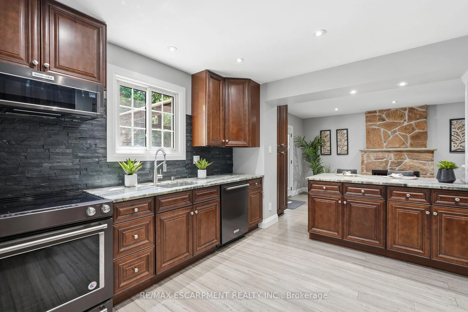 Photo 11 of 53 Glaceport Avenue, Hamilton, Waterdown — HOMEH
