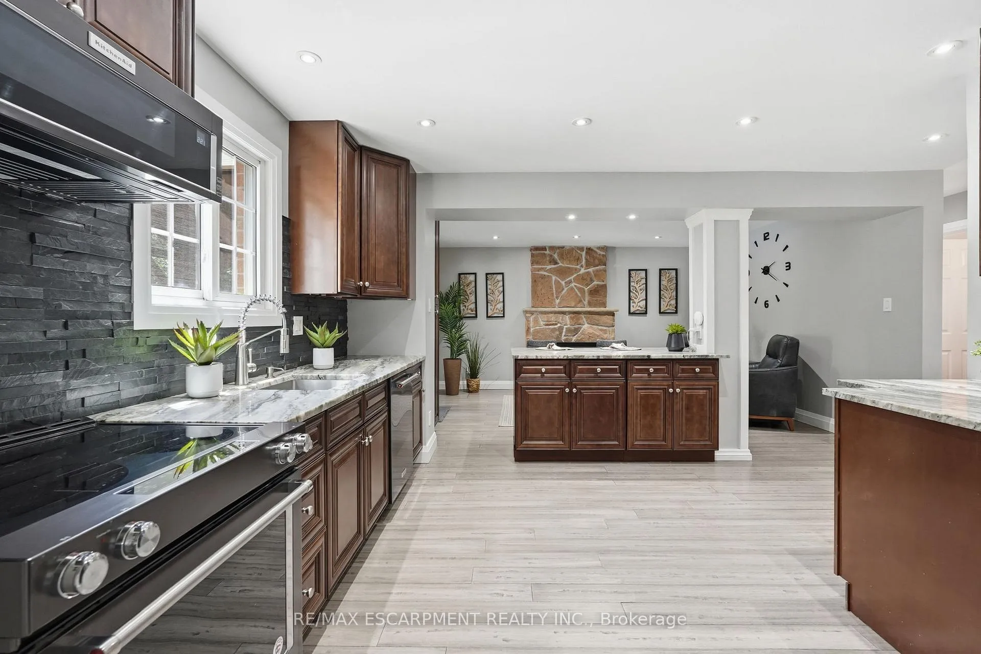 Photo 12 of 53 Glaceport Avenue, Hamilton, Waterdown — HOMEH