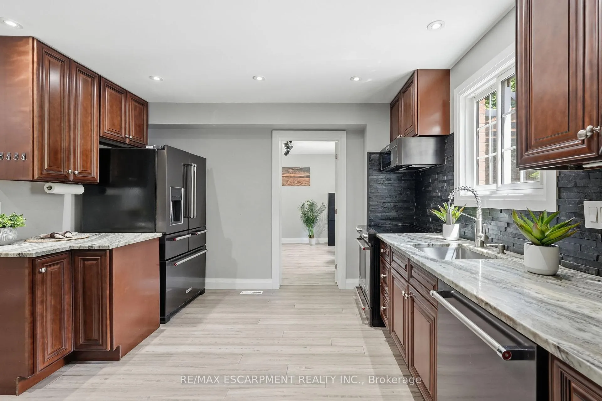 Photo 13 of 53 Glaceport Avenue, Hamilton, Waterdown — HOMEH