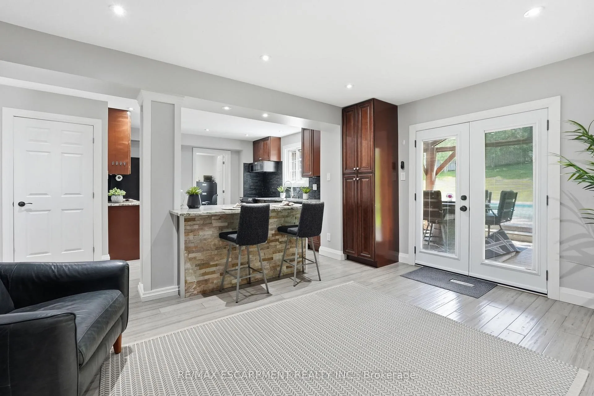 Photo 14 of 53 Glaceport Avenue, Hamilton, Waterdown — HOMEH