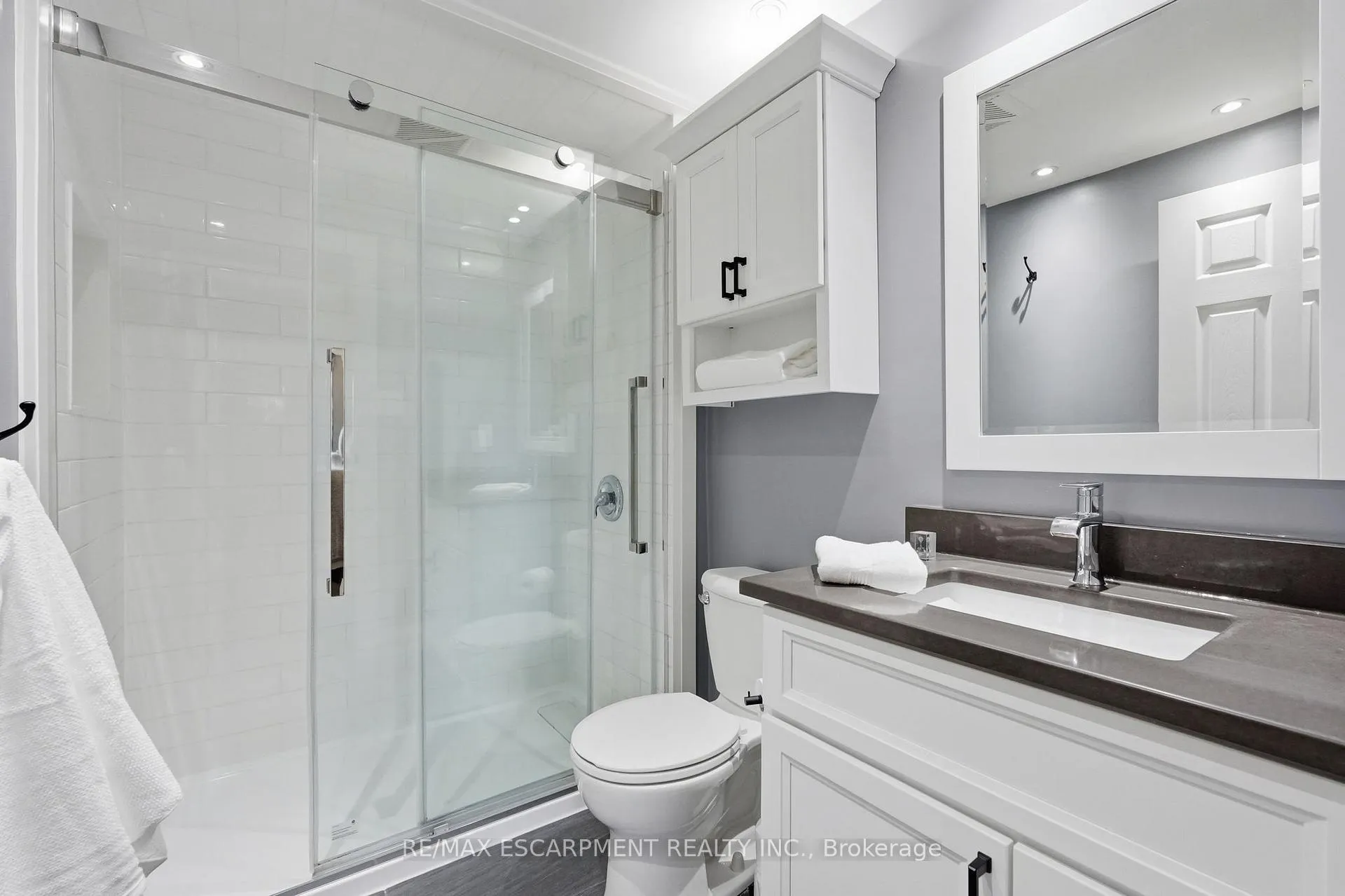 Photo 24 of 53 Glaceport Avenue, Hamilton, Waterdown — HOMEH