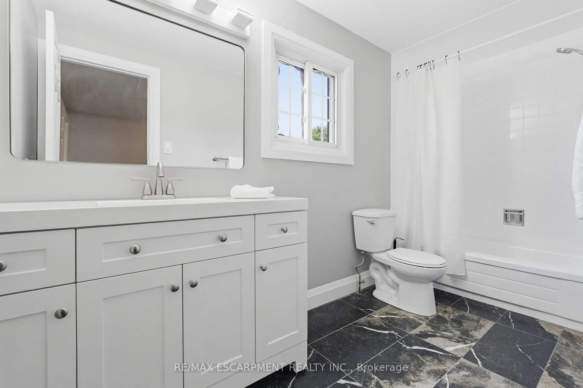 Photo 27 of 53 Glaceport Avenue, Hamilton, Waterdown — HOMEH