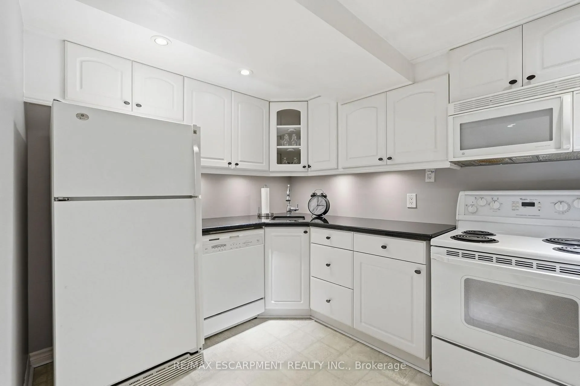 Photo 36 of 53 Glaceport Avenue, Hamilton, Waterdown — HOMEH