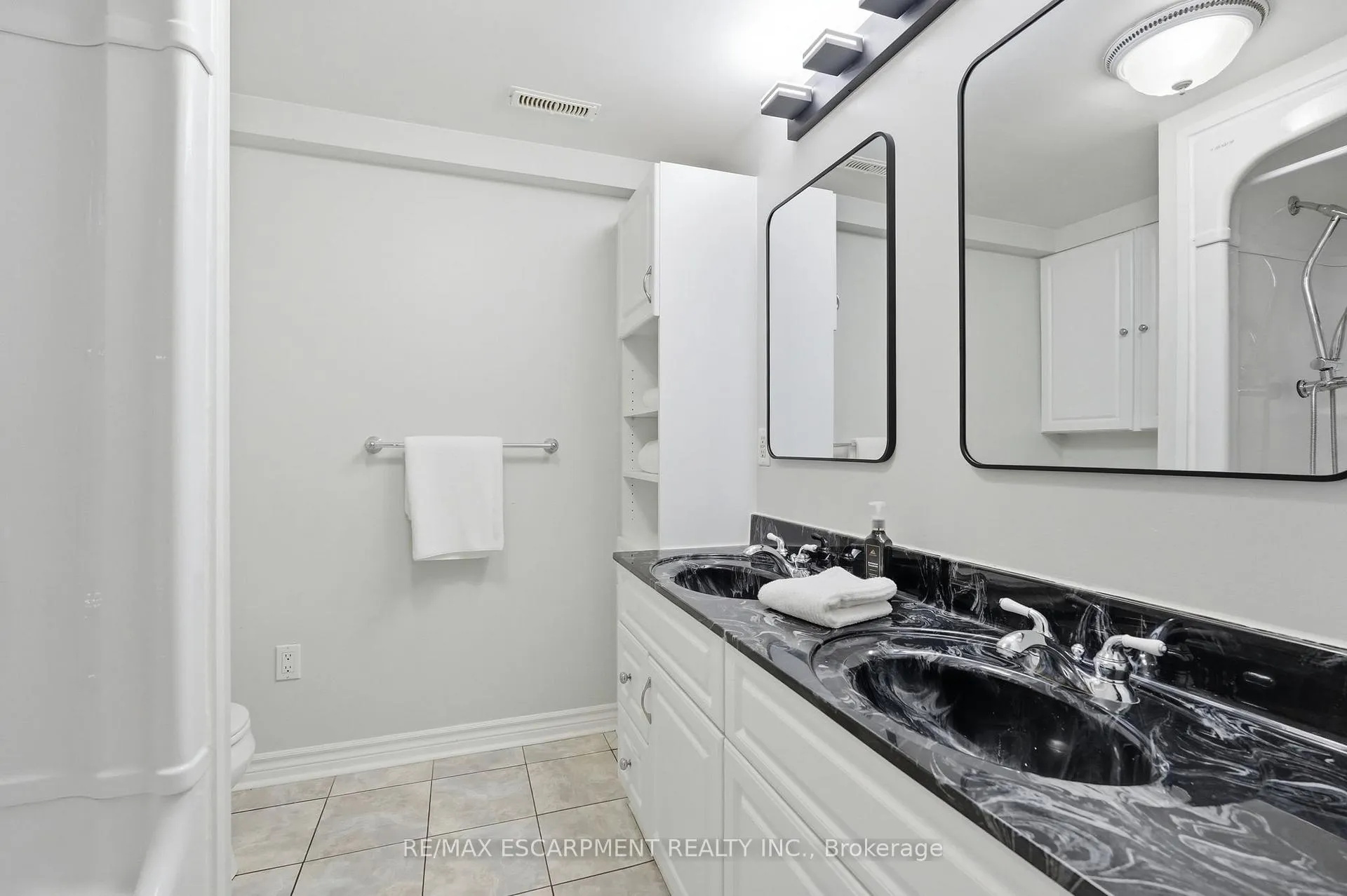 Photo 39 of 53 Glaceport Avenue, Hamilton, Waterdown — HOMEH