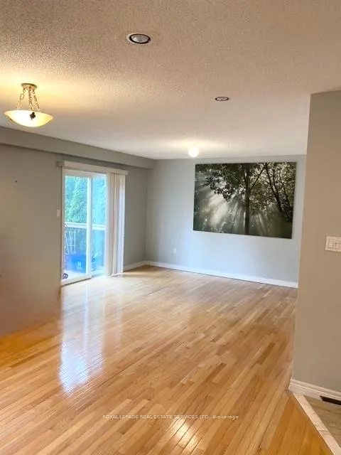 Photo 4 of 1101 Harrogate Drive, Hamilton, Meadowlands — HOMEH