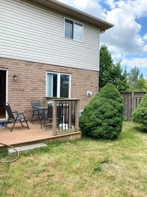 Photo 5 of 1101 Harrogate Drive, Hamilton, Meadowlands — HOMEH