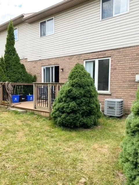 Photo 6 of 1101 Harrogate Drive, Hamilton, Meadowlands — HOMEH