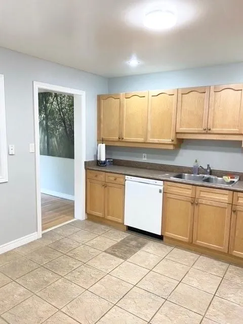Photo 7 of 1101 Harrogate Drive, Hamilton, Meadowlands — HOMEH